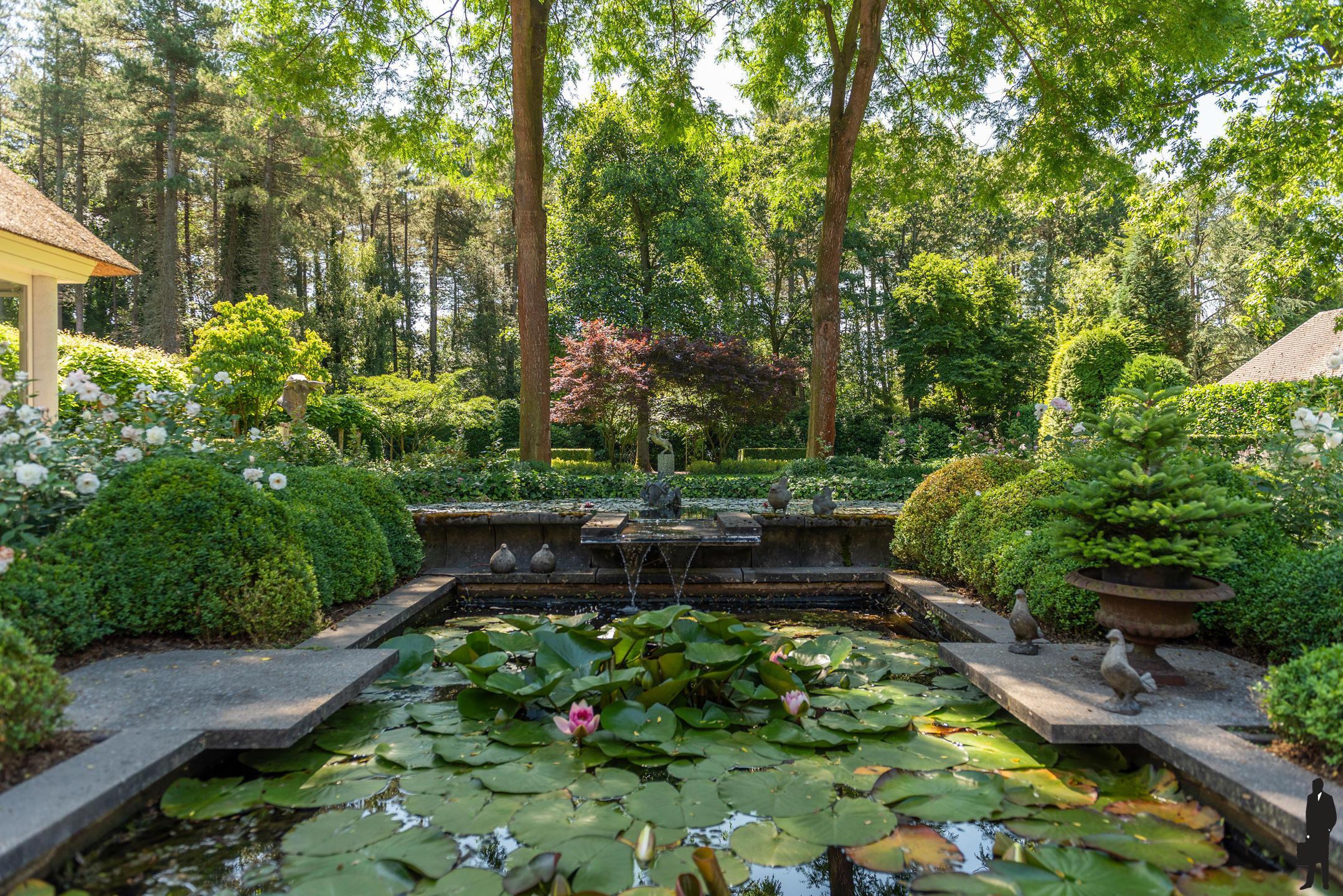Rietgedekte villa met bijgebouw in Engelse stijl op 3.080m² foto 33