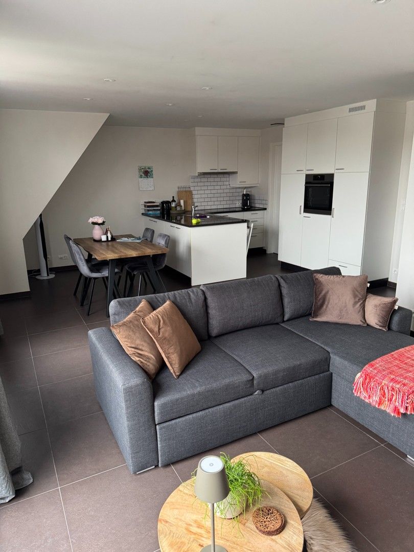 Mooi instapklaar appartement met 2 slaapkamers in centrum Eeklo foto {{pictureIndex}}