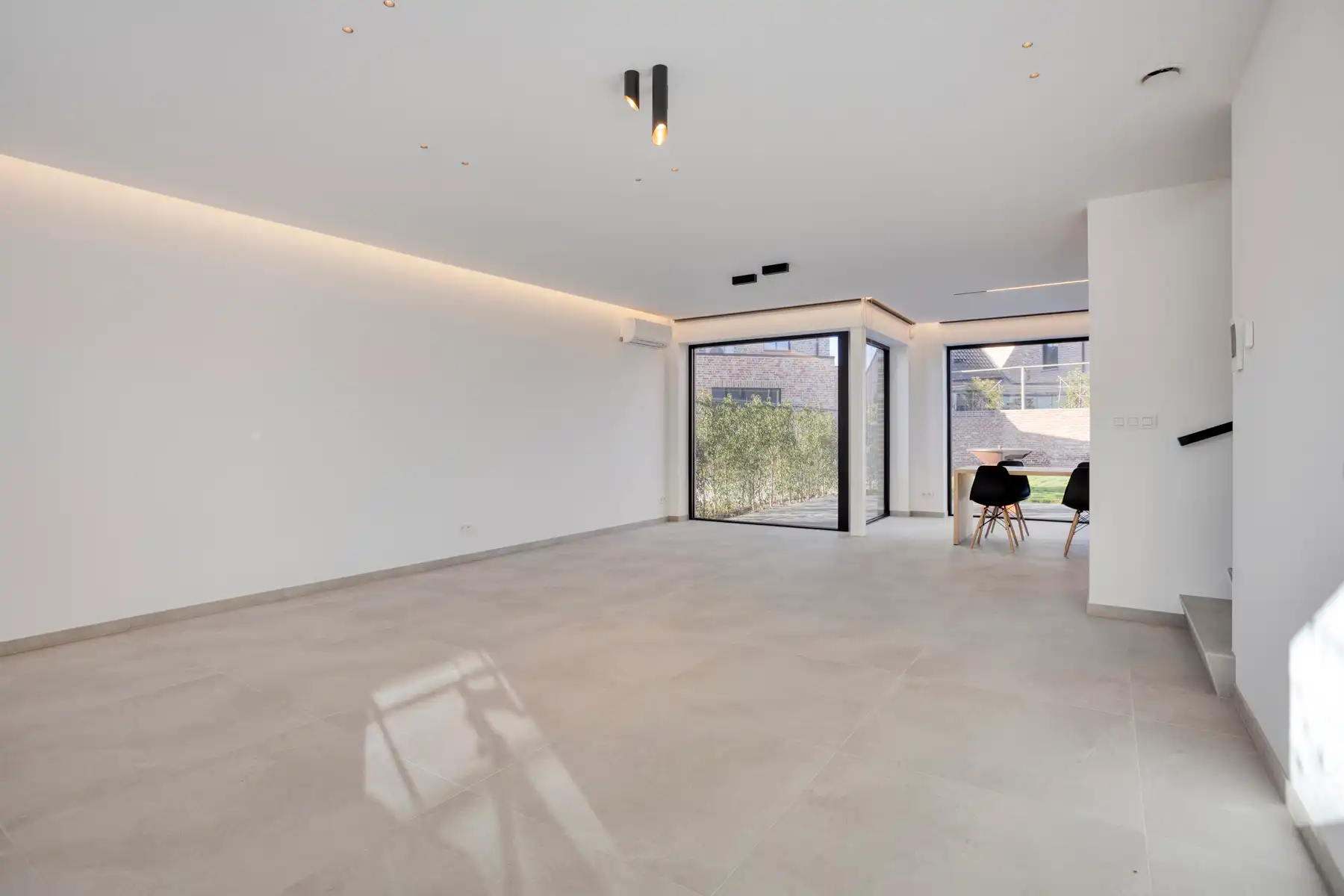 Luxueuze nieuwbouwwoning met 3 slaapkamers.  foto 2