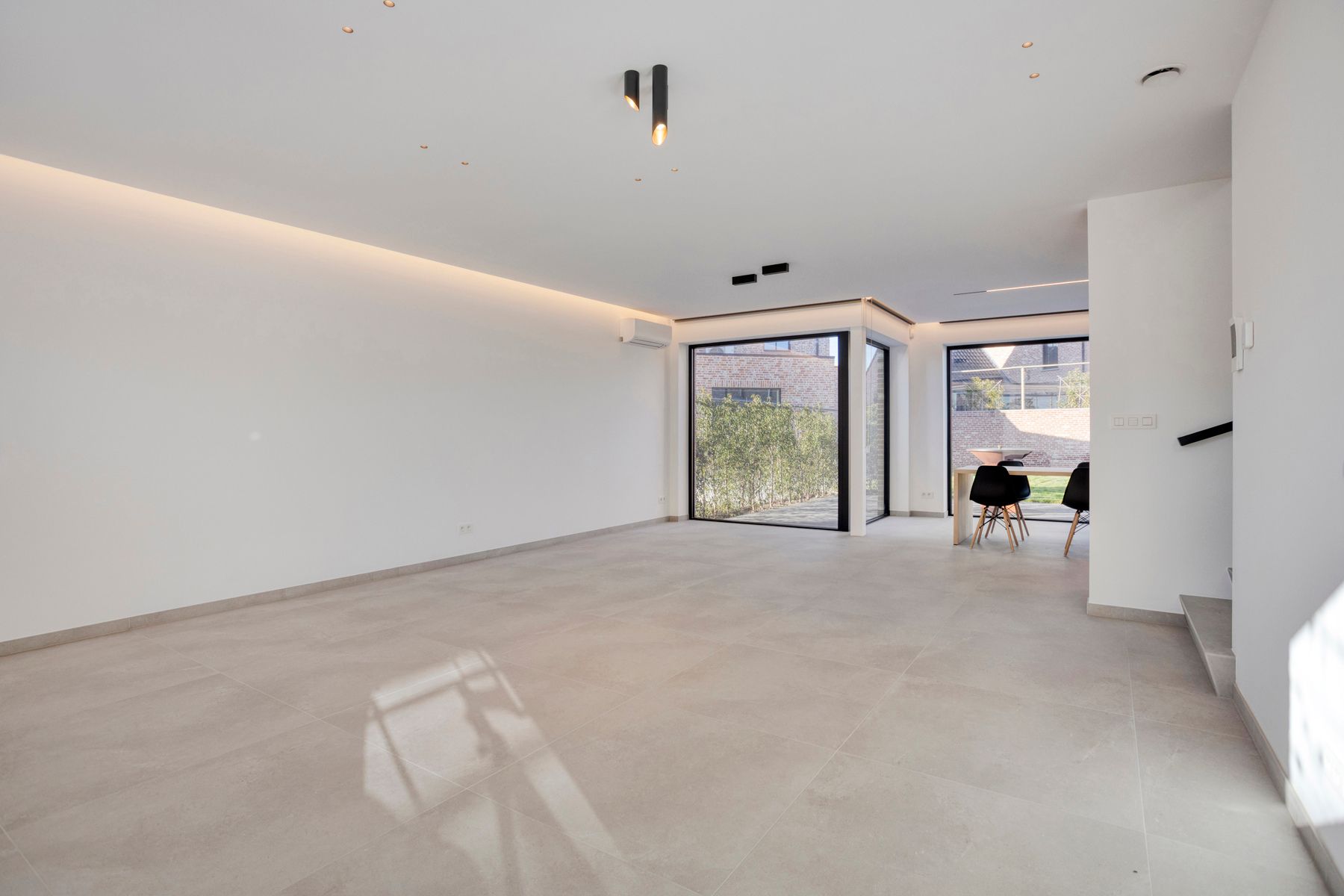 Luxueuze nieuwbouwwoning met 3 slaapkamers.  foto 2