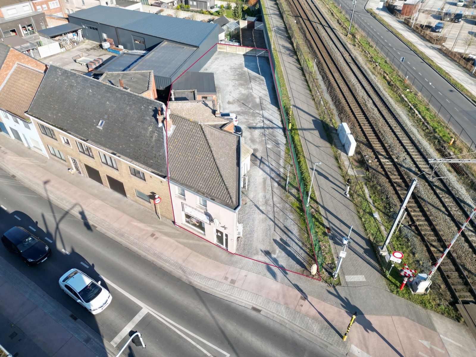 Centraal gelegen, Ruim Handelspand MET 2-SLPK Appartement! foto 18