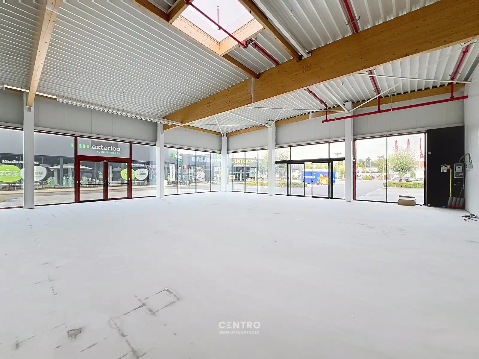 Vernieuwde baanwinkel (450m²) te huur in hét bruisende MAMMOETCENTER van Roeselare ! foto 11