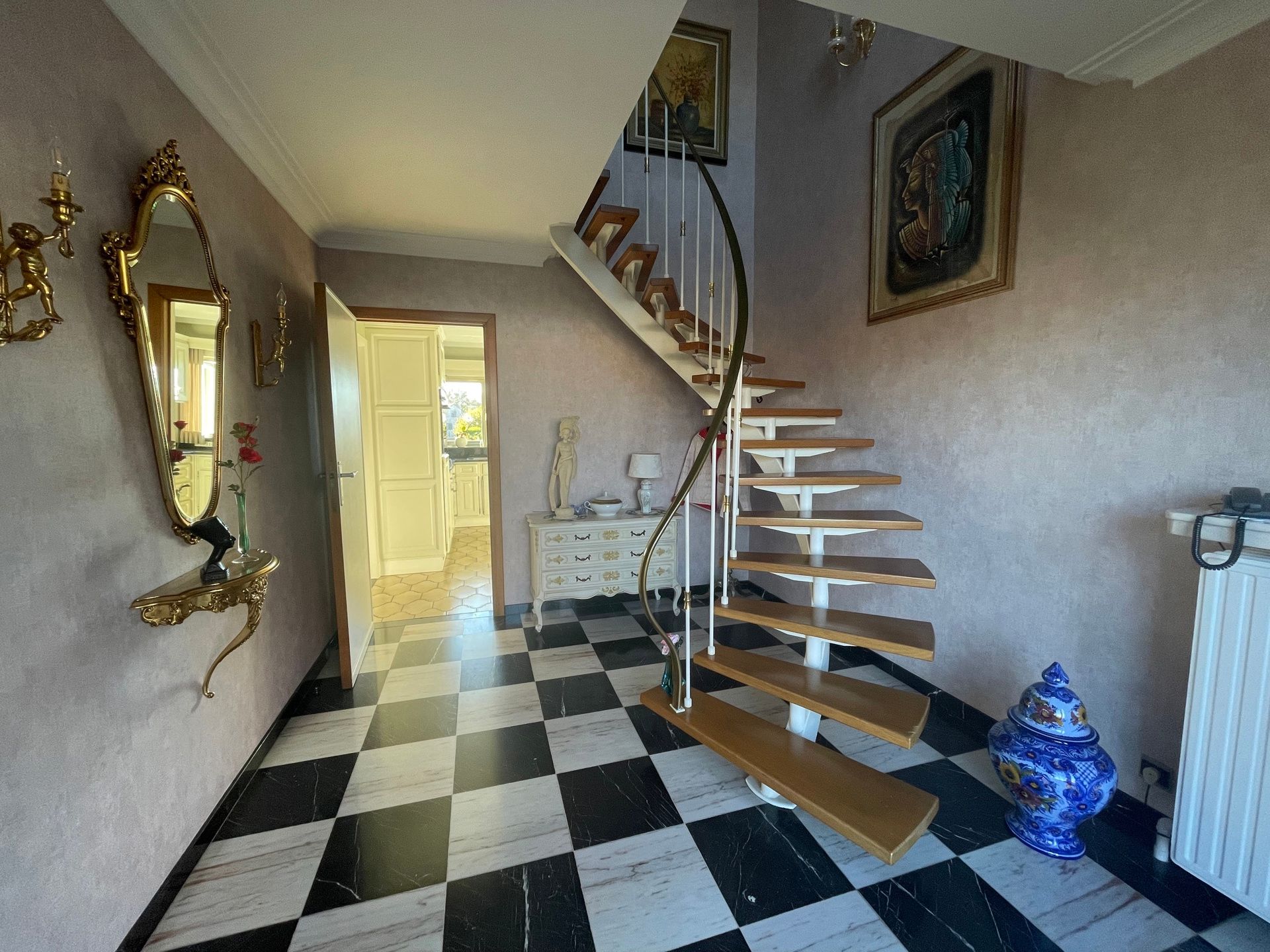 Villa met zwembad op prachtig perceel foto 3