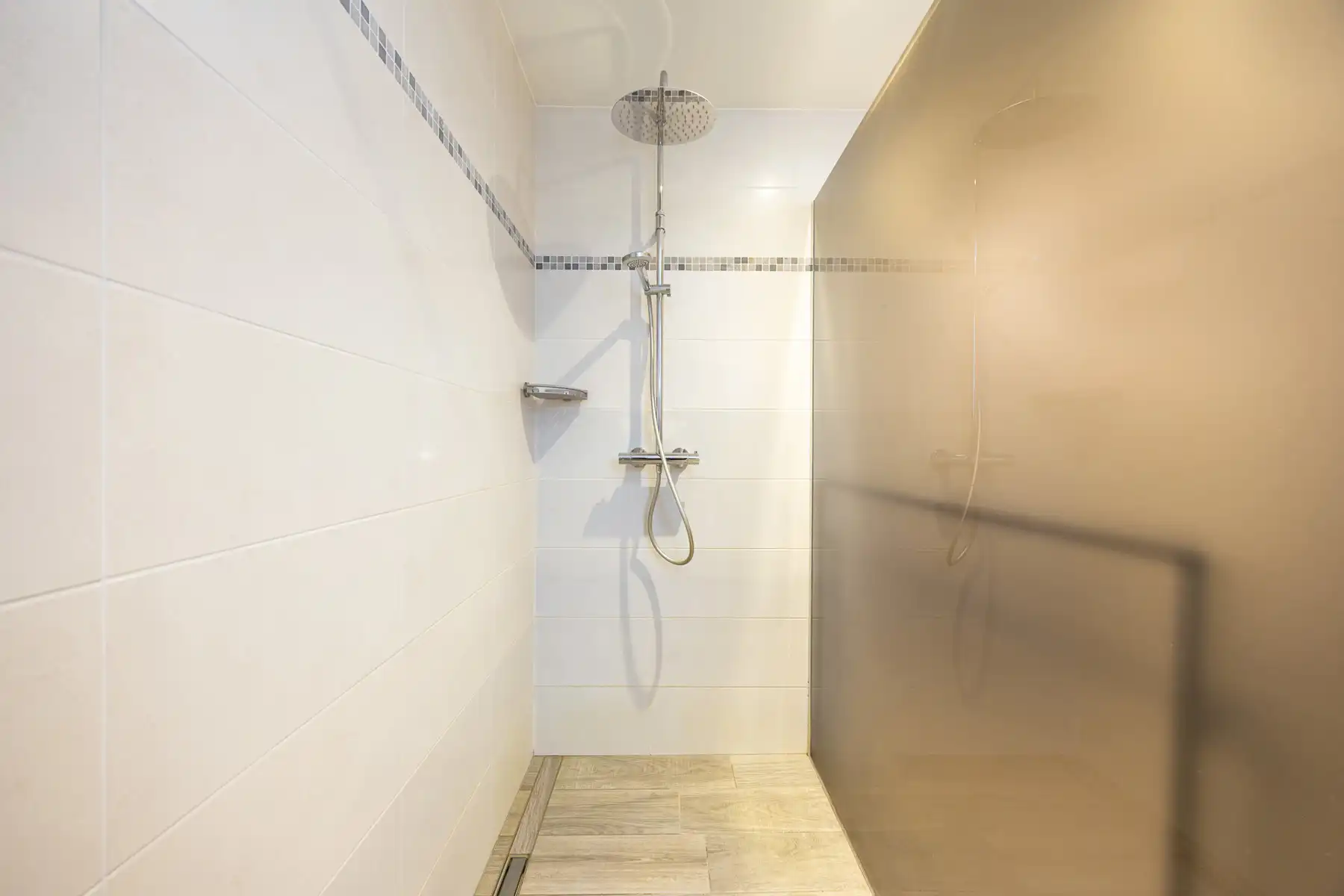 Landelijk gelegen woning met 4 slaapkamers en binnenzwembad foto 12