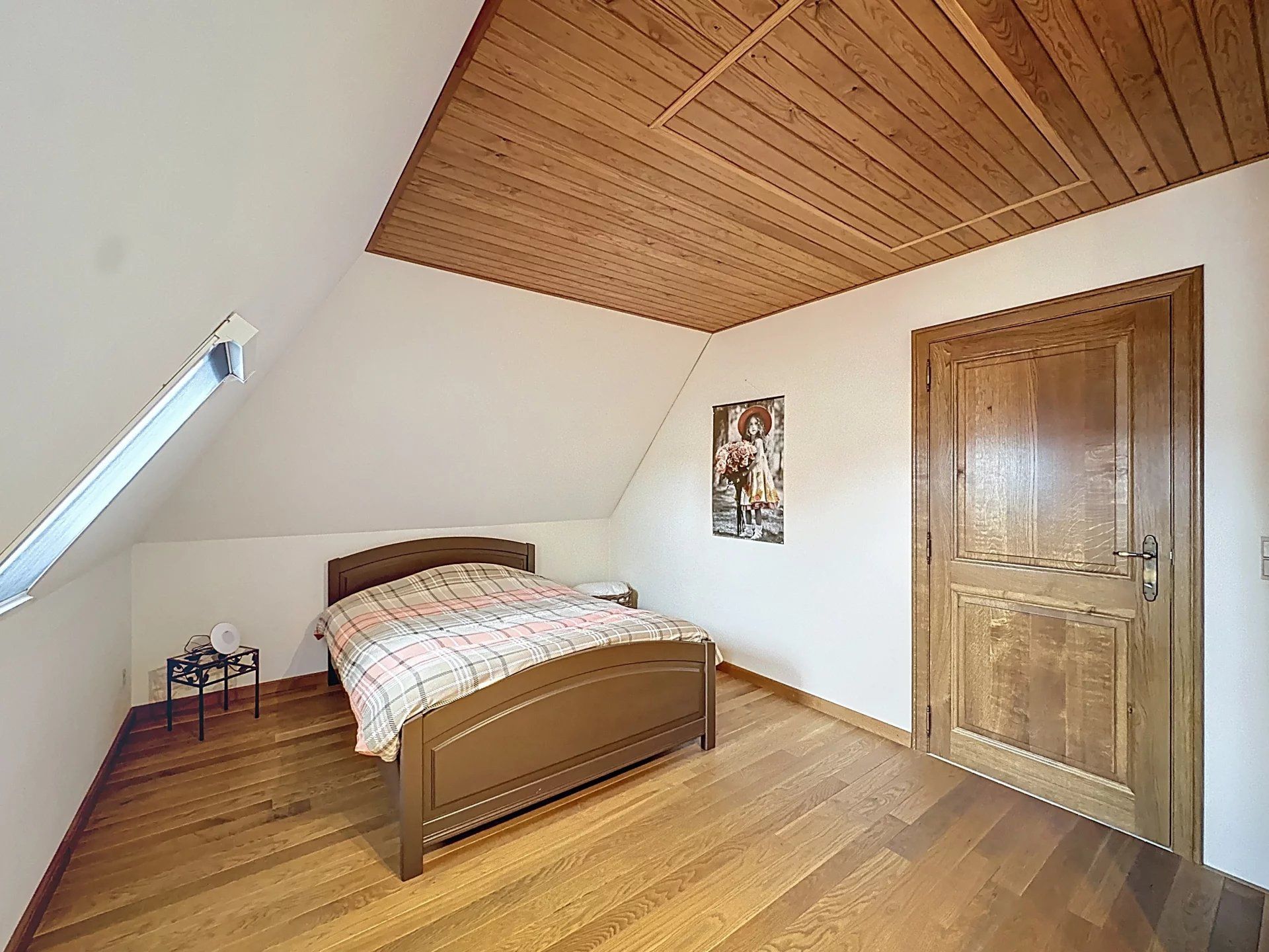 Zeer verzorgde landelijke woning op prachtig perceel met 3 slaapkamers en 2 badkamers. foto 27