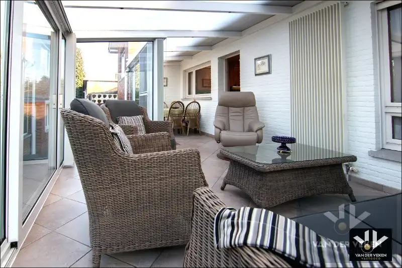 SPLIT-LEVEL WONING OP PERCEEL VAN 07a80ca ZEER GOEDE BEREIKBAARHEID foto 8