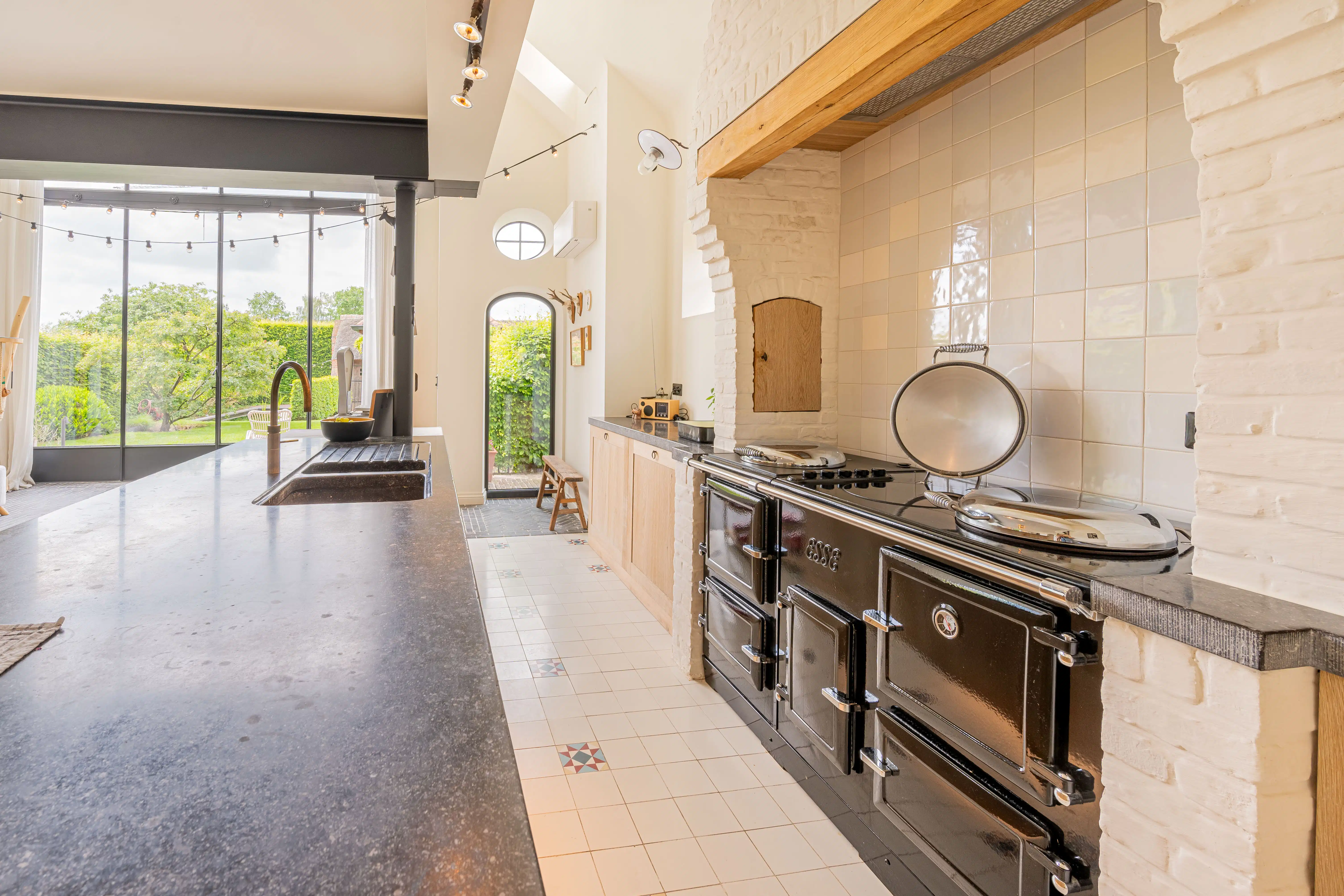 Exclusieve high-end gezinswoning prachtige tuin foto 12