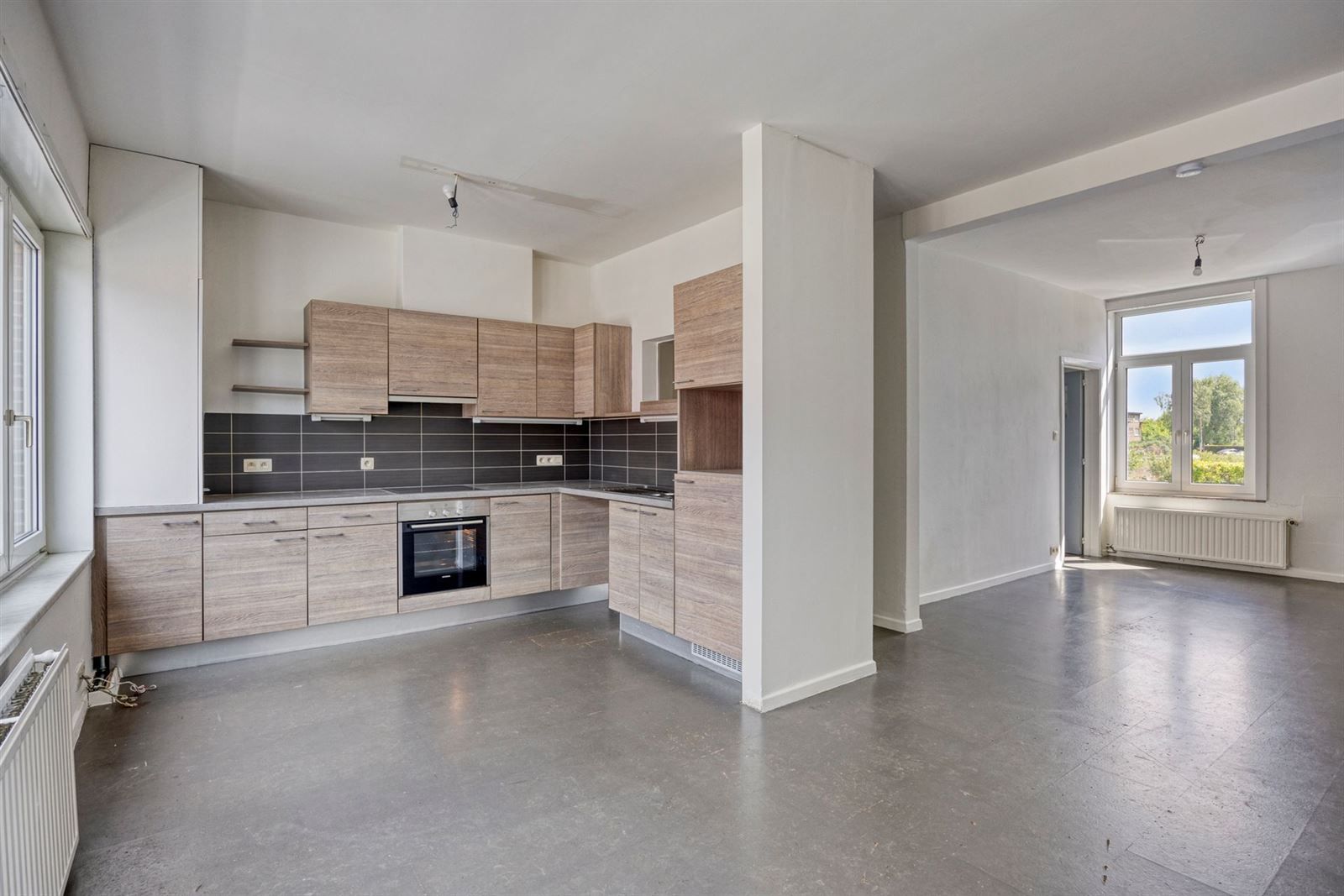 Opbrengsteigendom met handelsruimte en 3-kamer duplex appartement foto 15