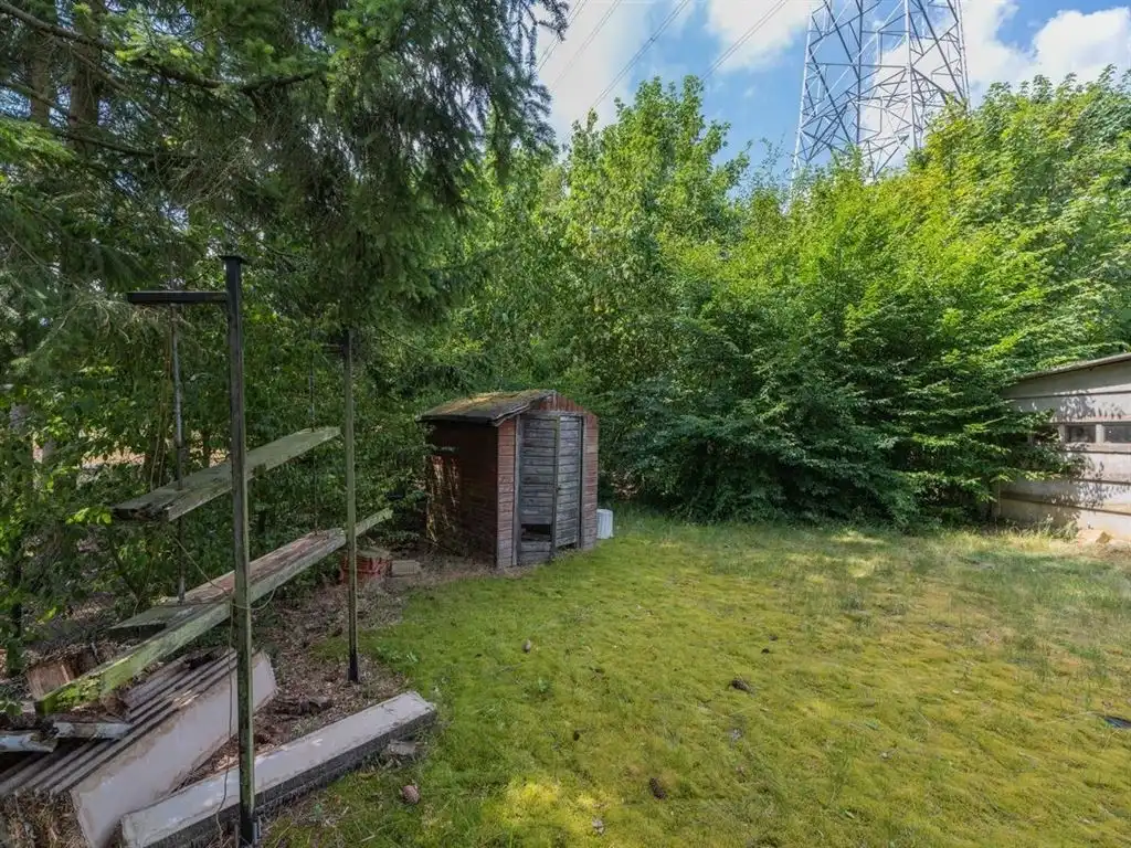 Halfopen bebouwing met kelderverdieping en ruime tuin foto 7