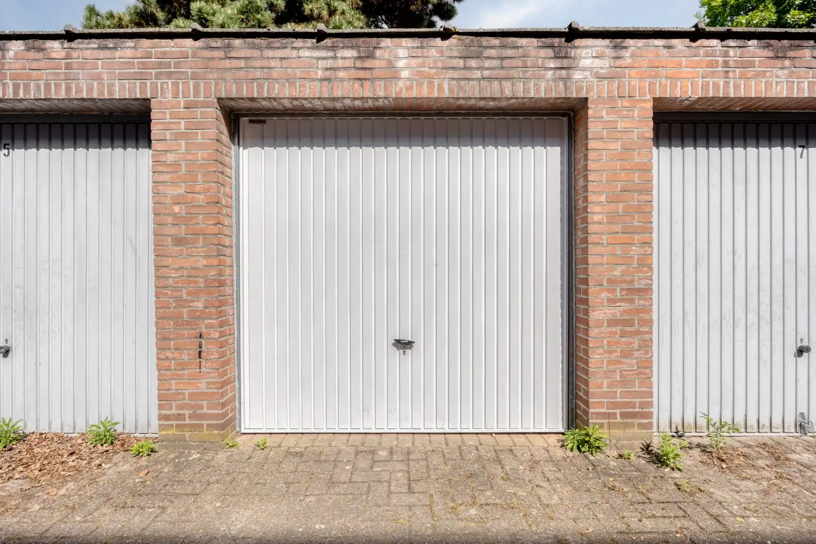 Hedendaags 2 slpk appartement met garage foto 19