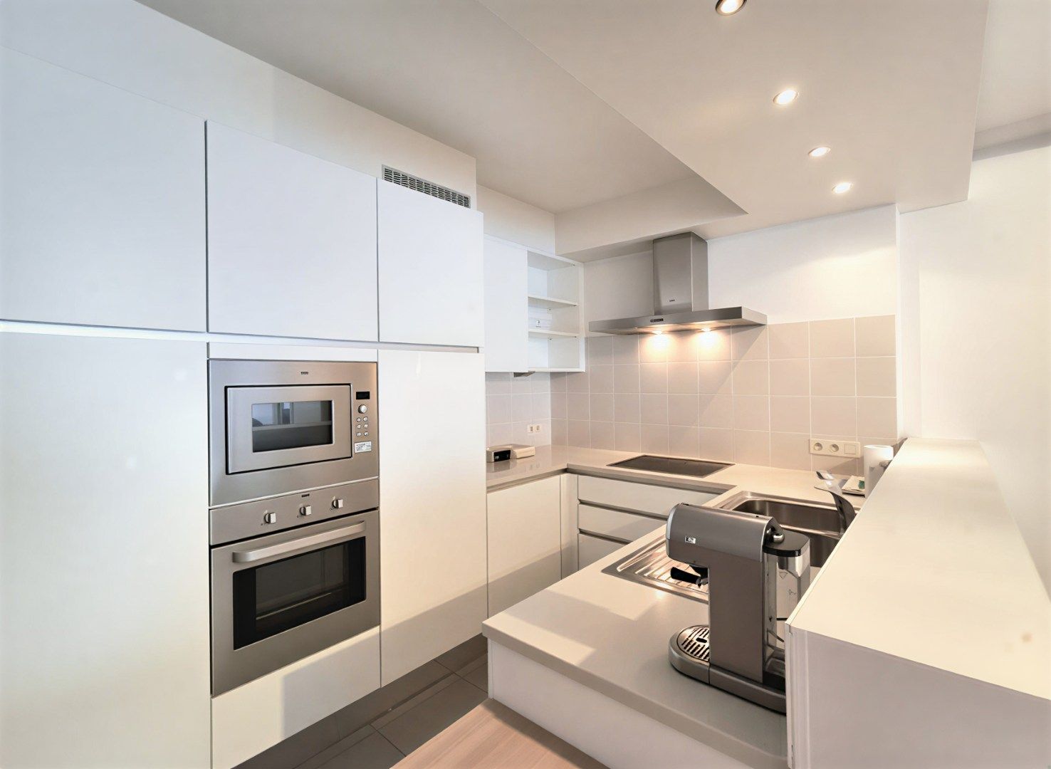 CENTRAAL GELEGEN APPARTEMENT MET STADSTUIN IN HARTJE TIELT foto 3