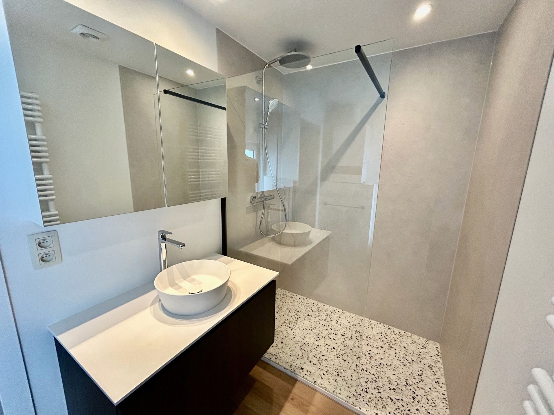 Exclusief gelijkvloers appartement gelegen in het centrum! foto 22
