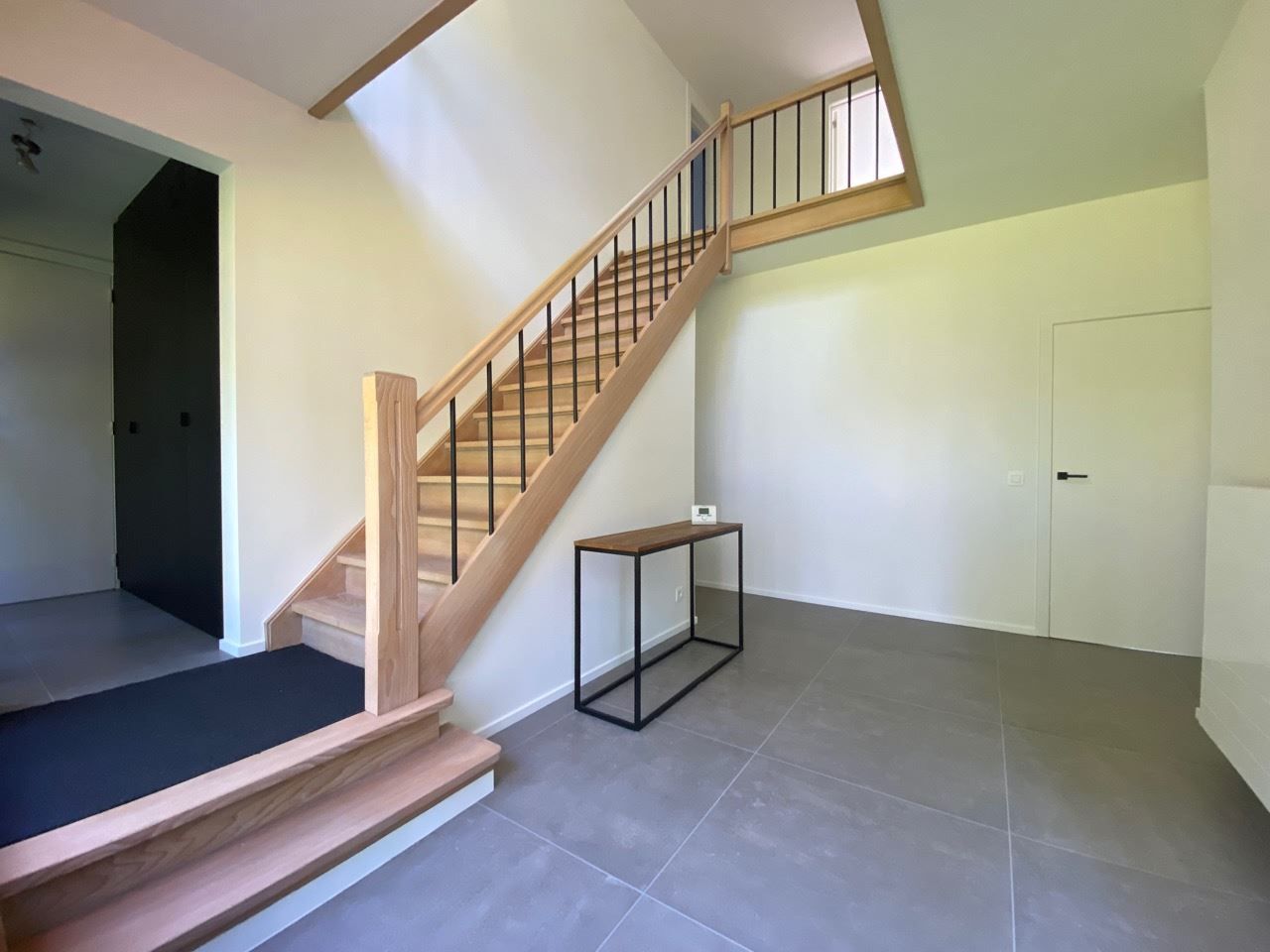 Net gerenoveerde woning met 4 slaapkamers foto 7