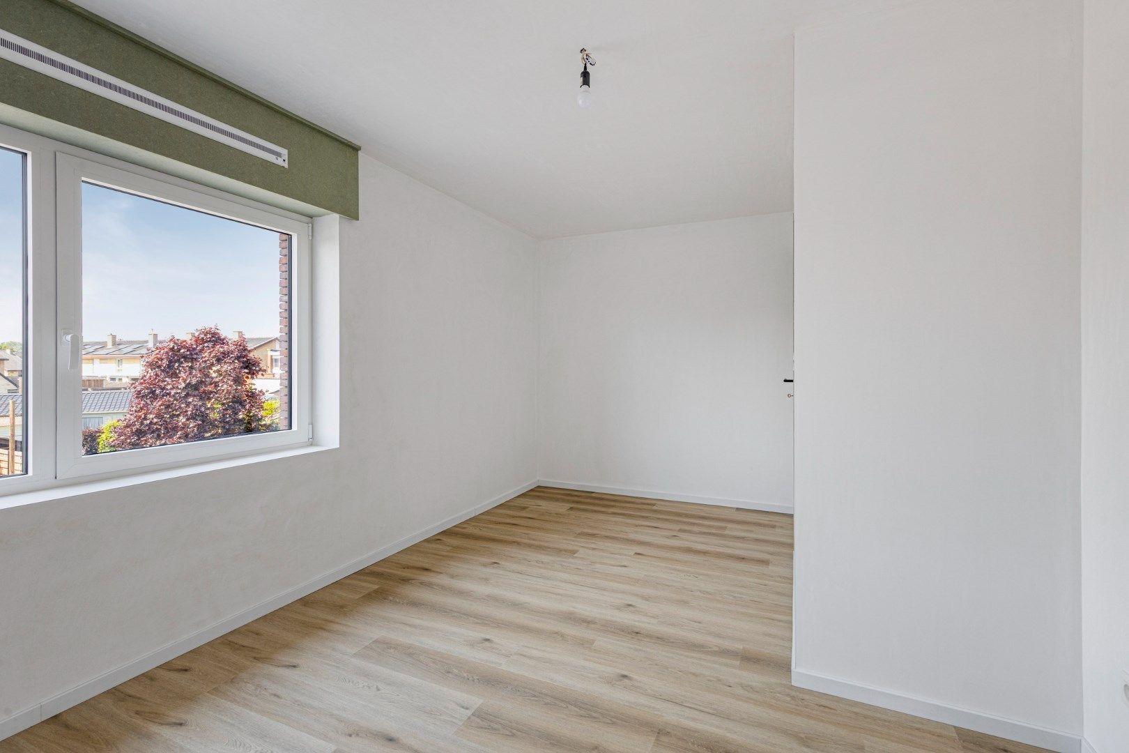 Gerenoveerde vastgoedtopper met 3 slaapkamers.  foto 20