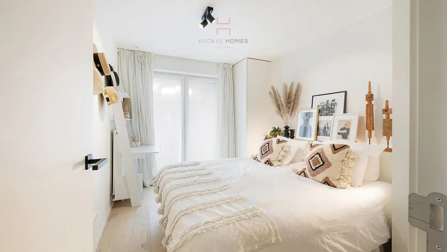 Bijzonder smaakvol ingericht luxe-appartement met ruim Zuidgericht terras vlakbij de zeedijk in Duinbergen foto 13