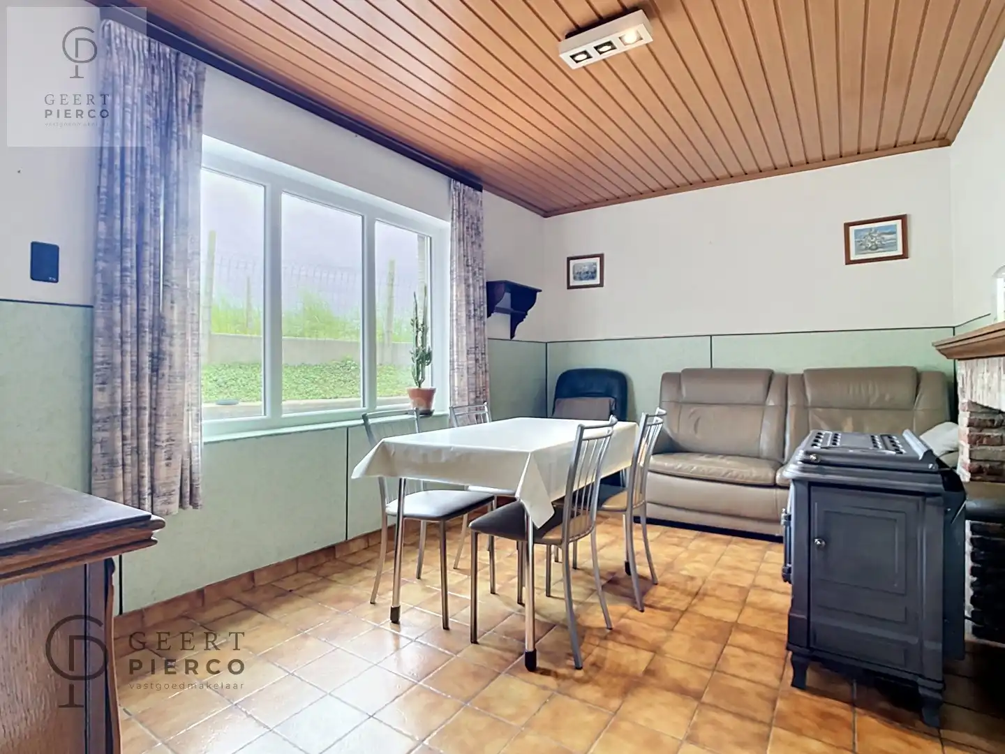 Halfopen bebouwing met drie slaapkamers, garage en ruime achtertuin. foto 10