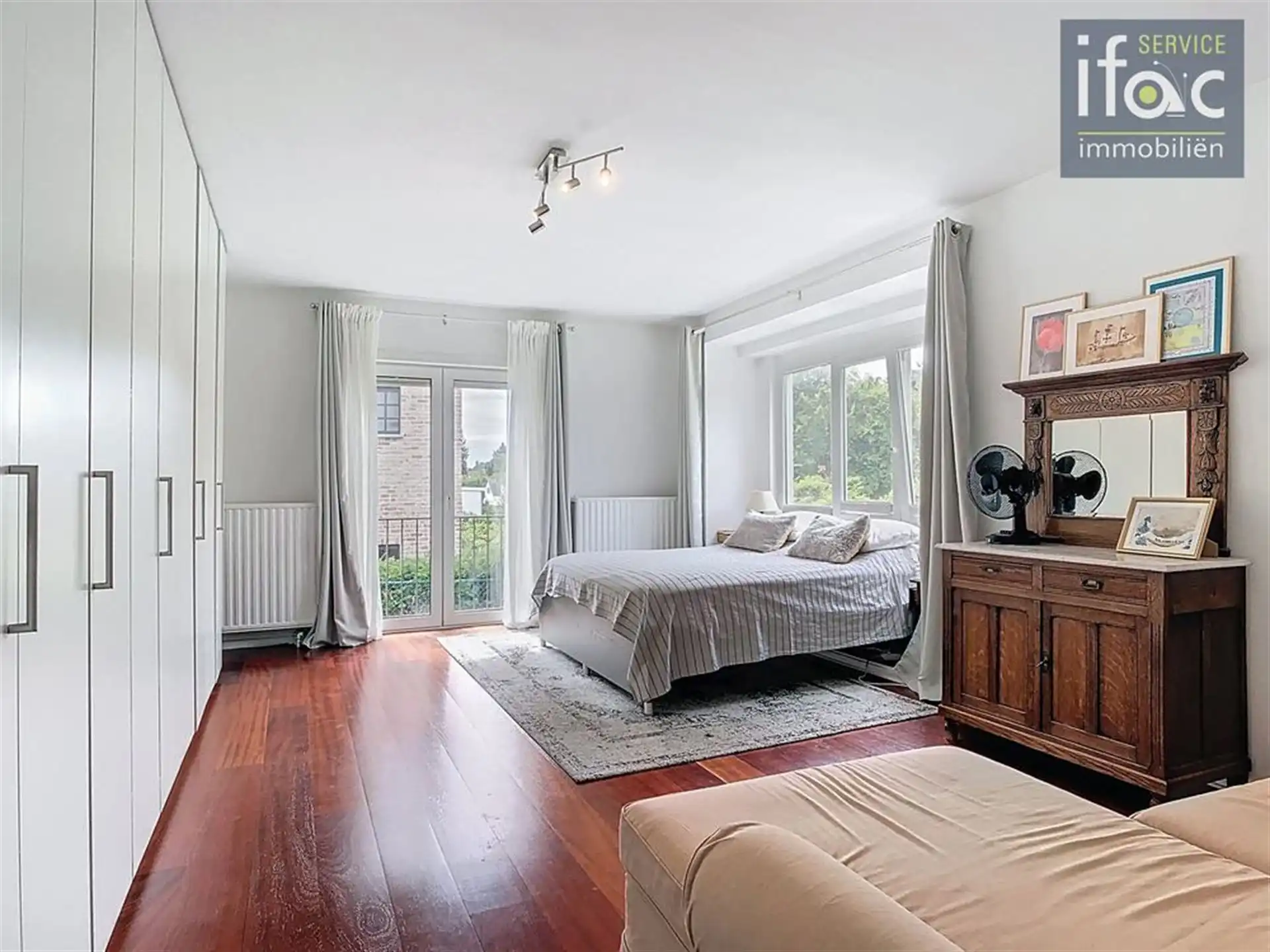 Prachtige villa op toplocatie, 6 slaapkamers en 2 badkamers foto 15