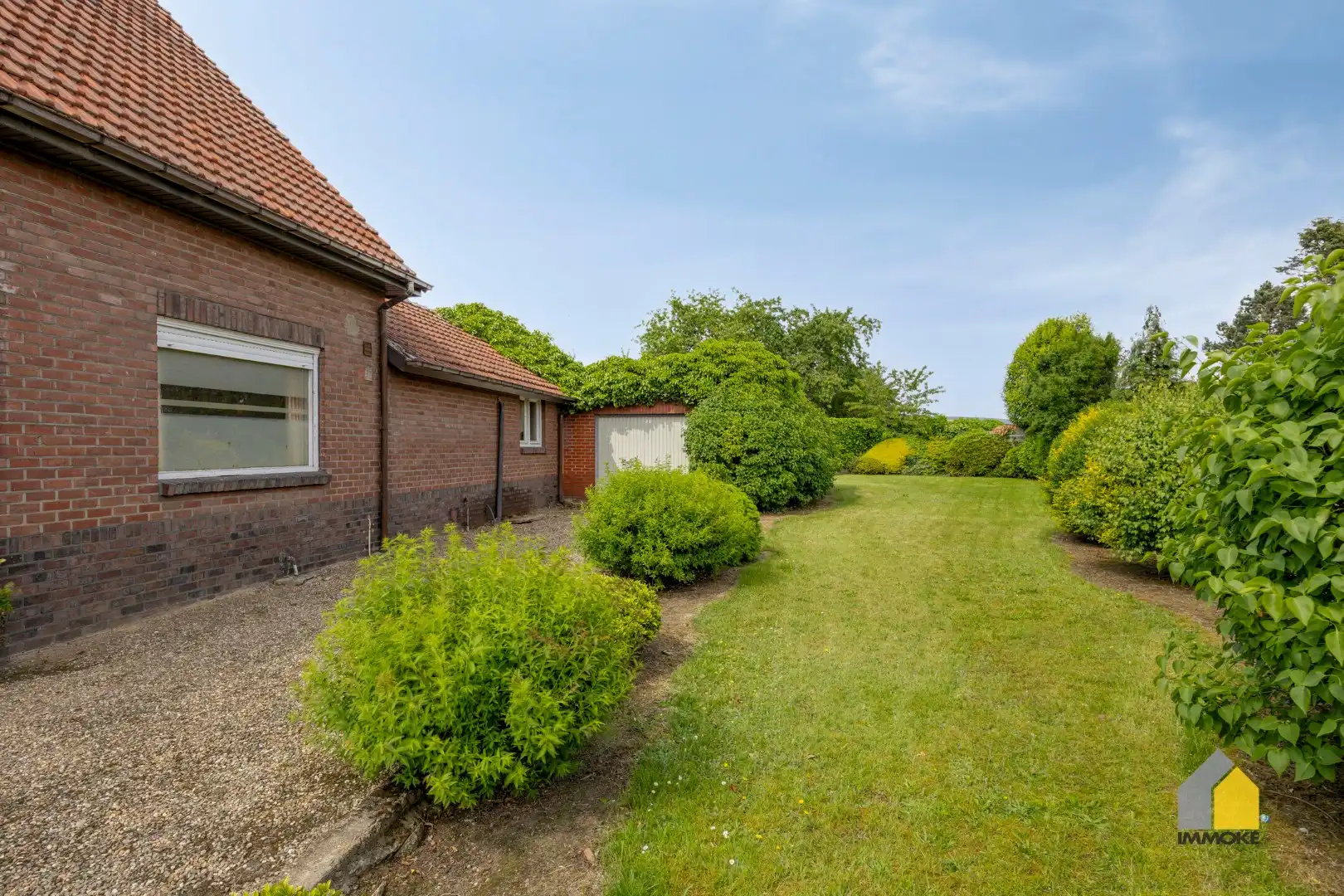 Te renoveren woning met 3 slpks op een perceel van 6 a 44 ca. foto 32