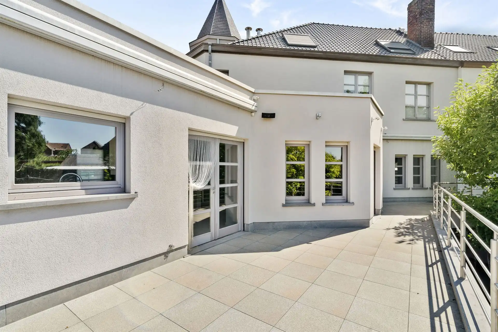 Handelspand met woonst op commerciële toplocatie foto 5