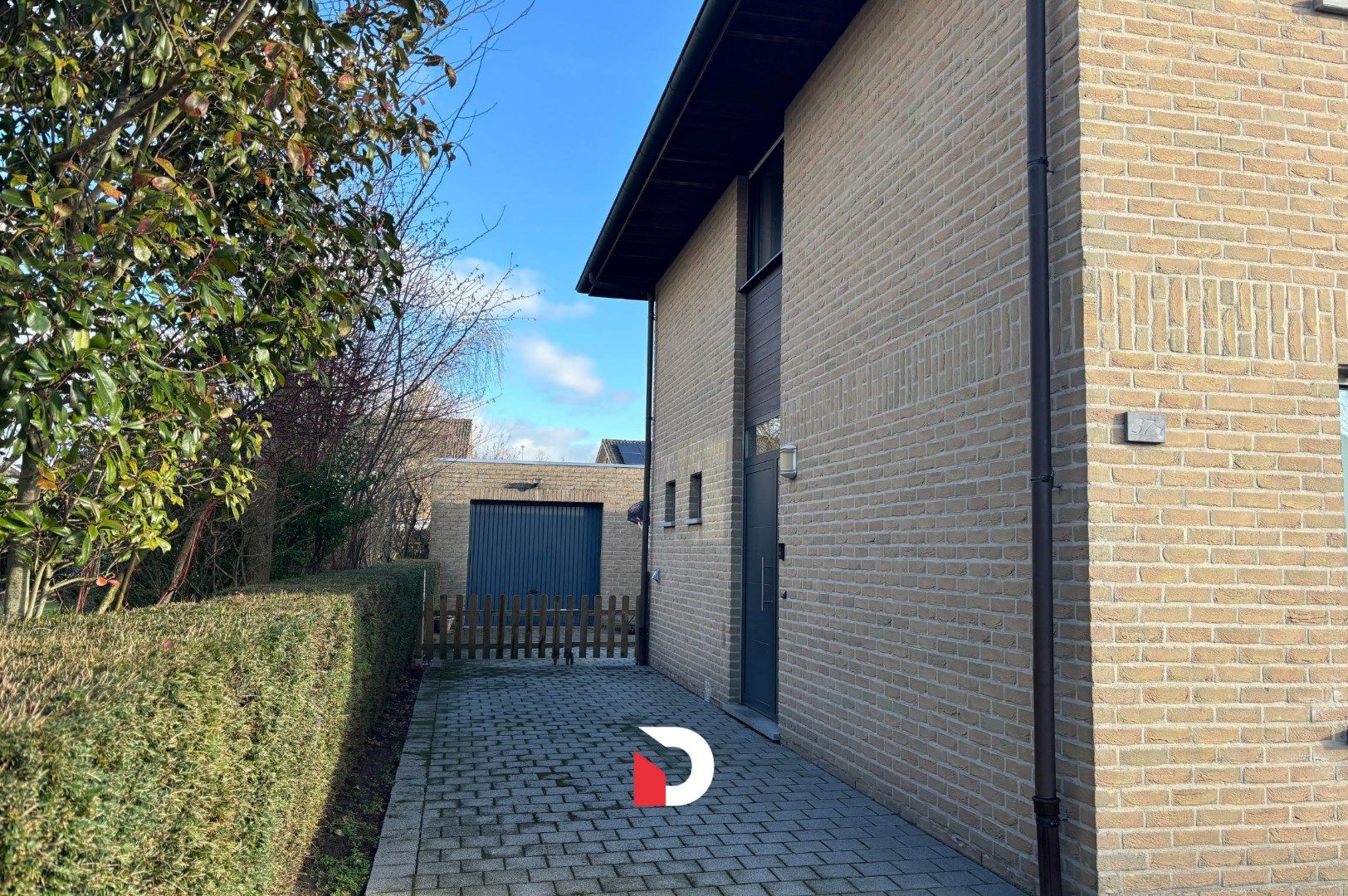 Ruime halfopen woning met 3 slaapkamers, tuin en garage foto 16