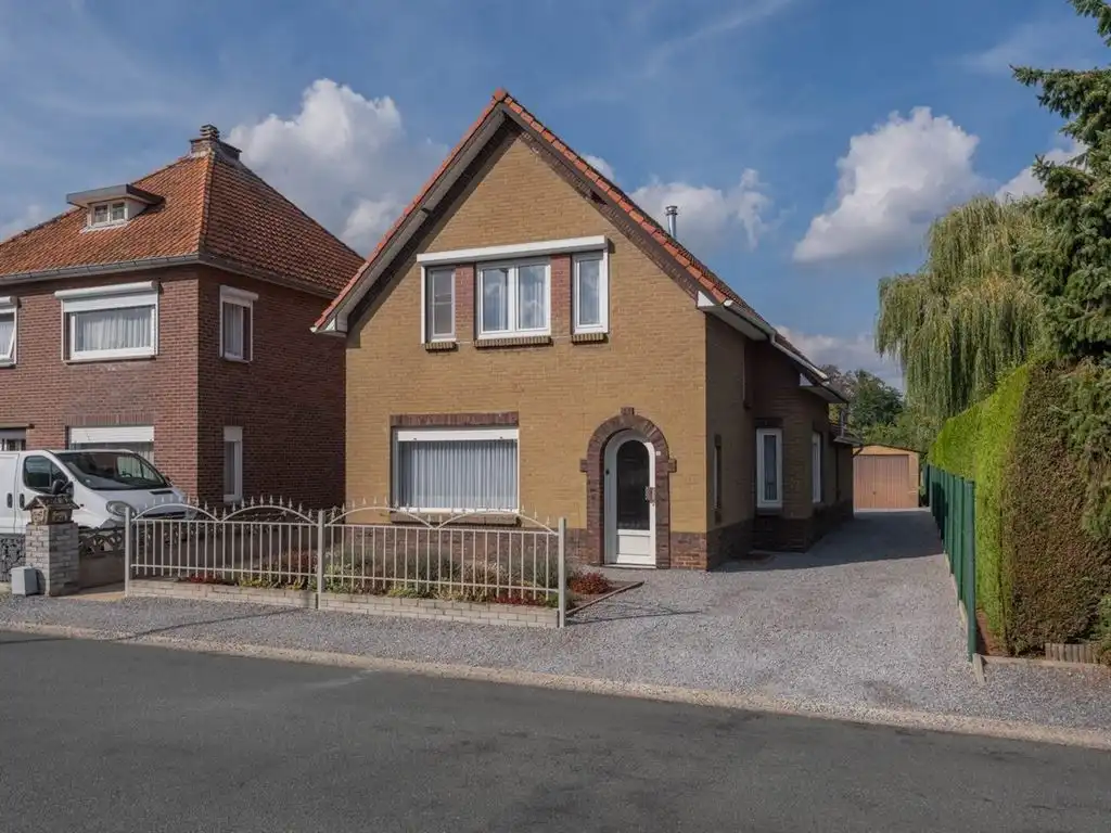 Hoofdfoto van de publicatie: Te renoveren vrijstaande woning