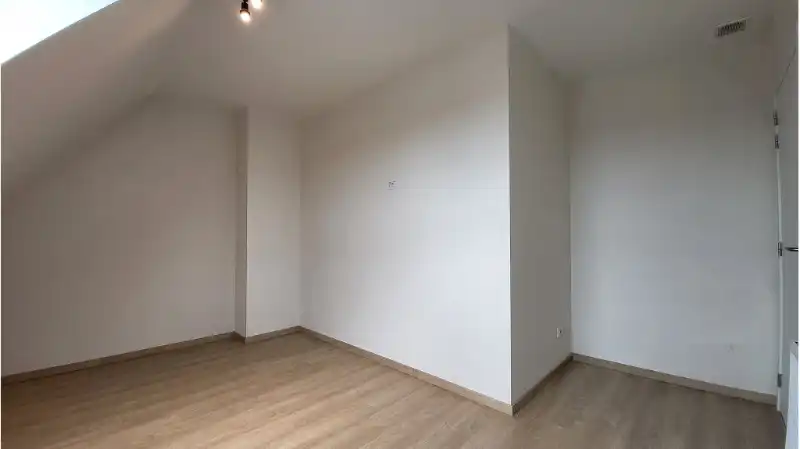 Duplex met 3 slaapkamers, Terras en Autostandplaatrs te huur in Zedelgem foto 8