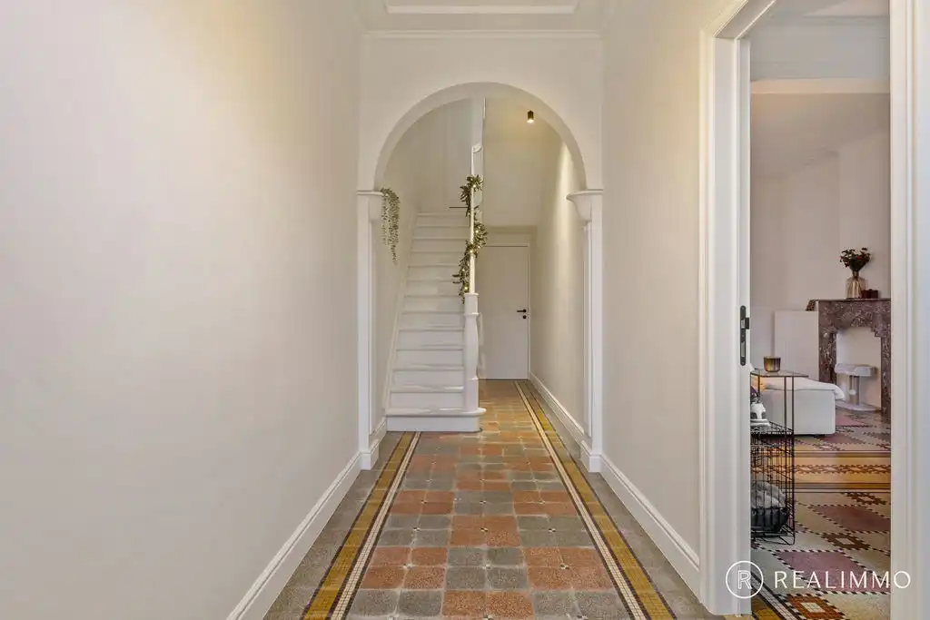 Stijlvol gerenoveerde woning met 4 slaapkamers foto 10