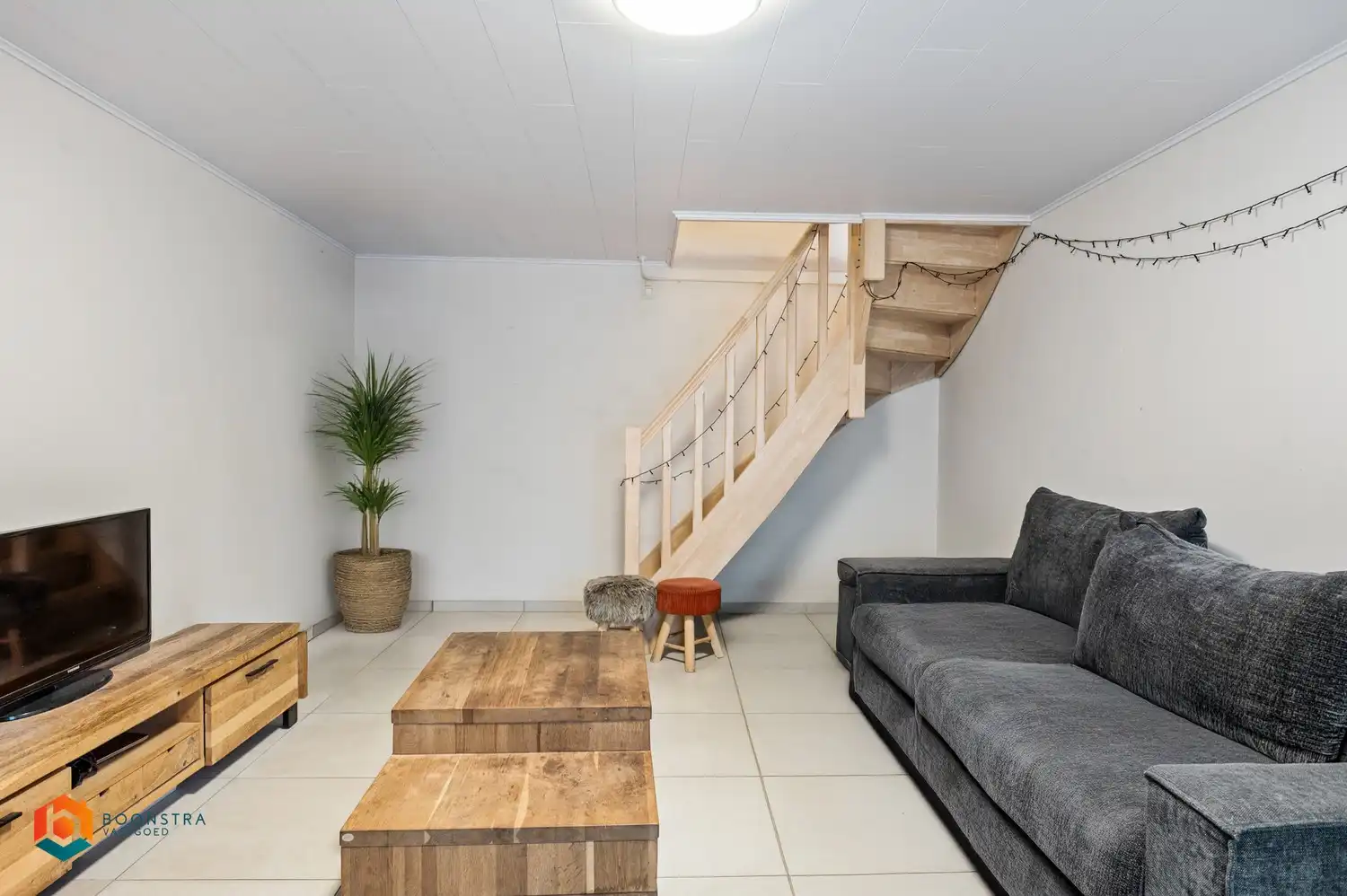 Gerenoveerde rijwoning met 1 slpkr en garage in centrum Putte foto 2