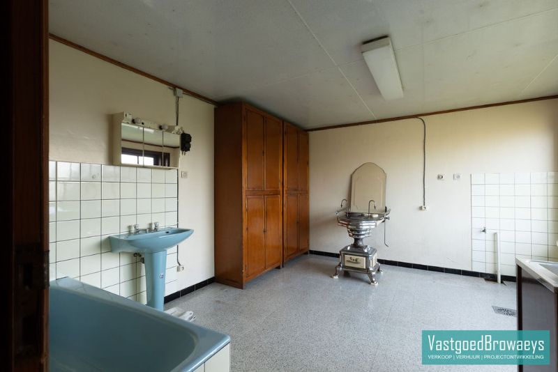 Te renoveren woning met tuin foto 9