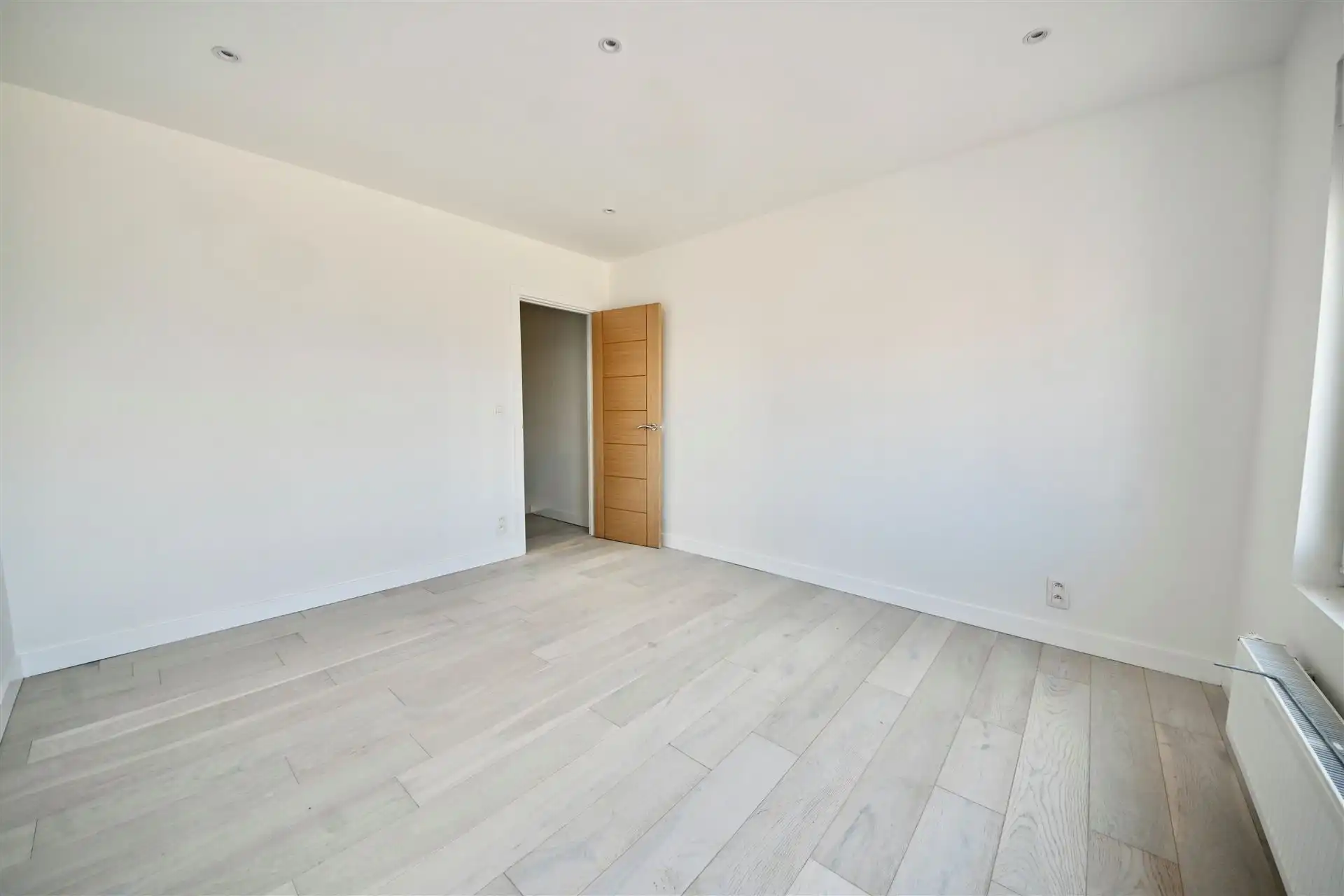 Gerenoveerde woning met 2 slaapkamers (garage optioneel). foto 10