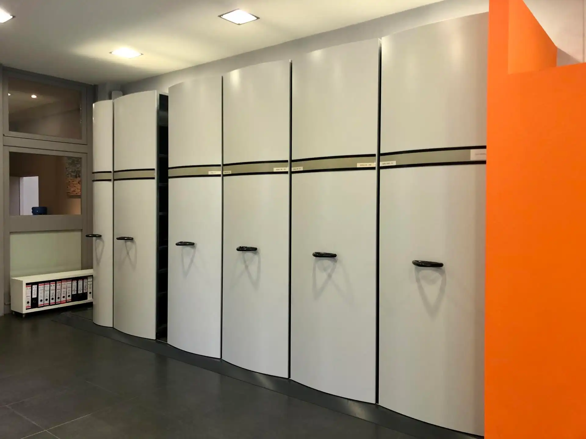 Kantoor met achtergelegen magazijn te huur foto 5