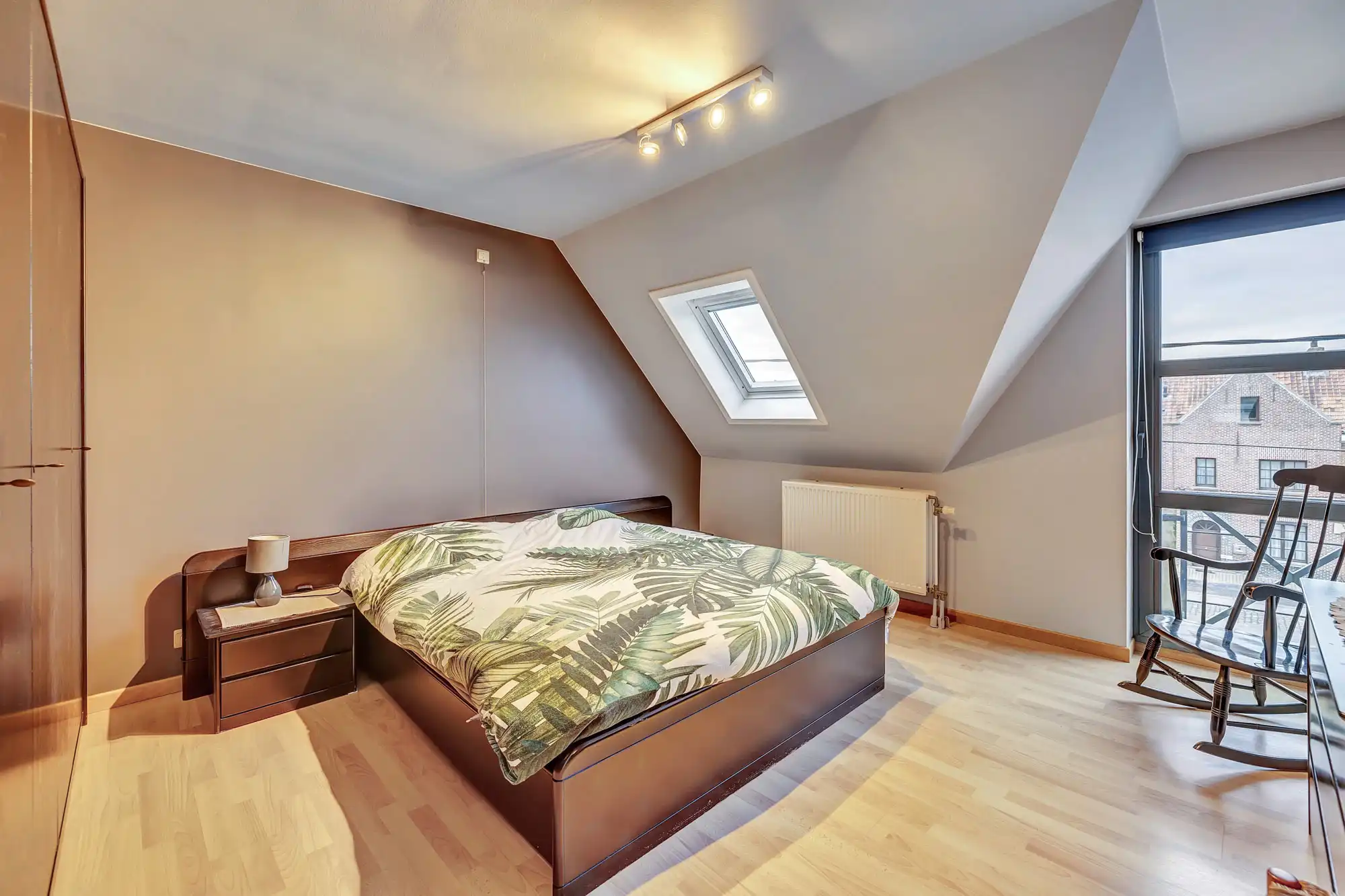 Unieke combinatie van wooncomfort, atelier en tuin foto 13