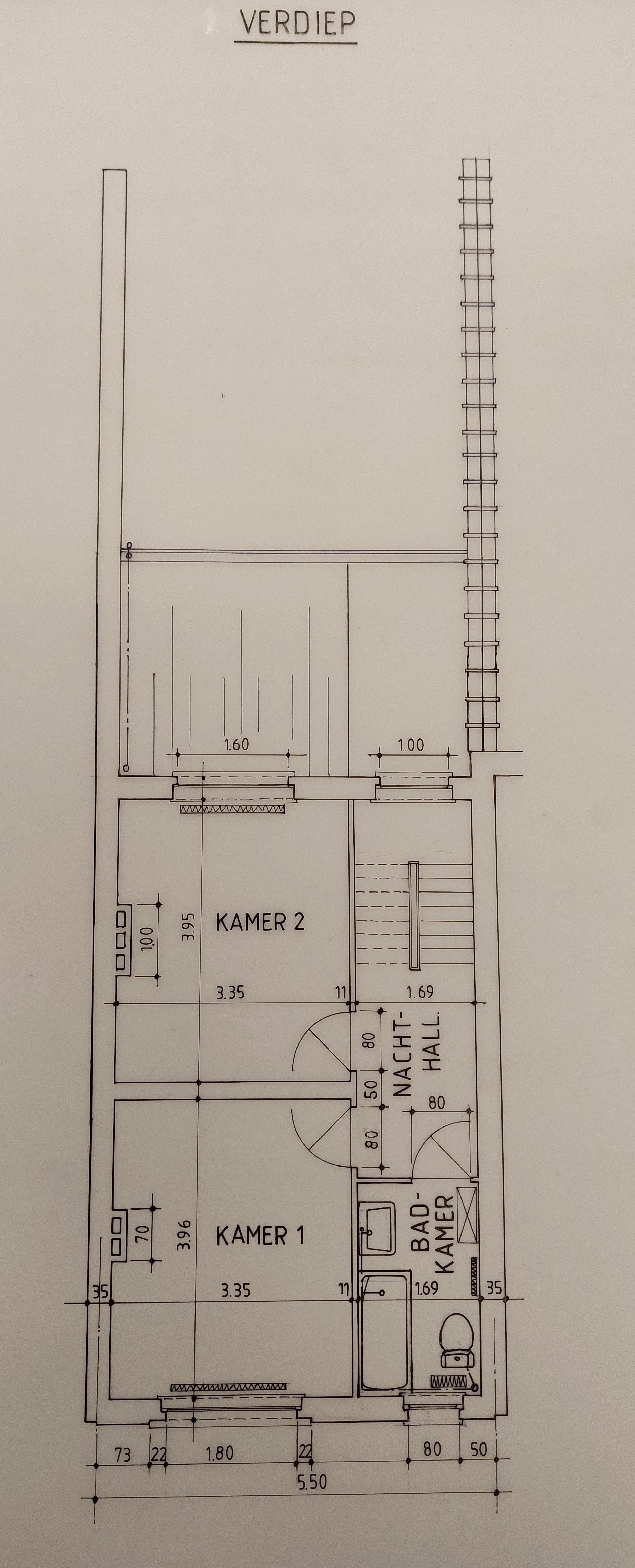 Goed gelegen woning // 2 slaapkamers + zolder om af te werken foto 30