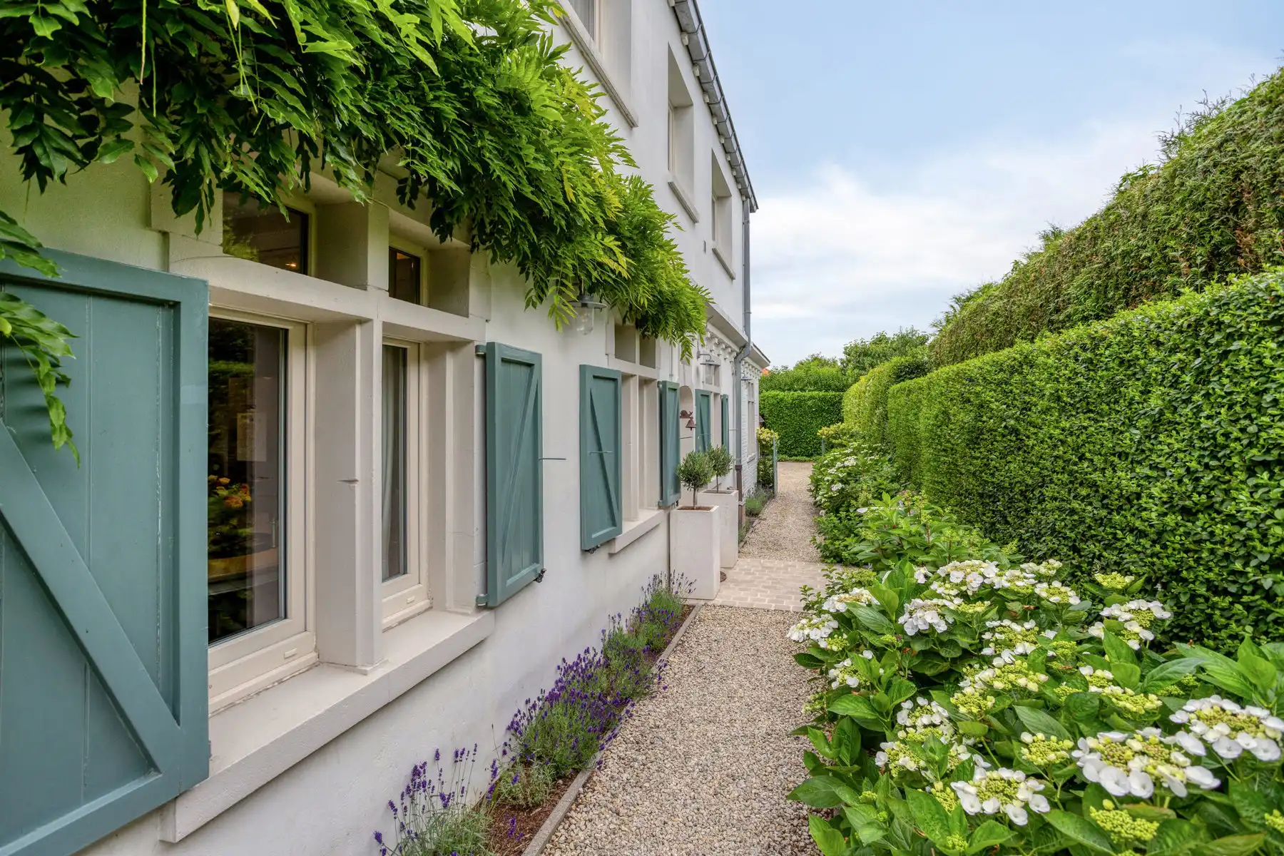 charmante halfopen woning met 3 slaapkamers foto 2