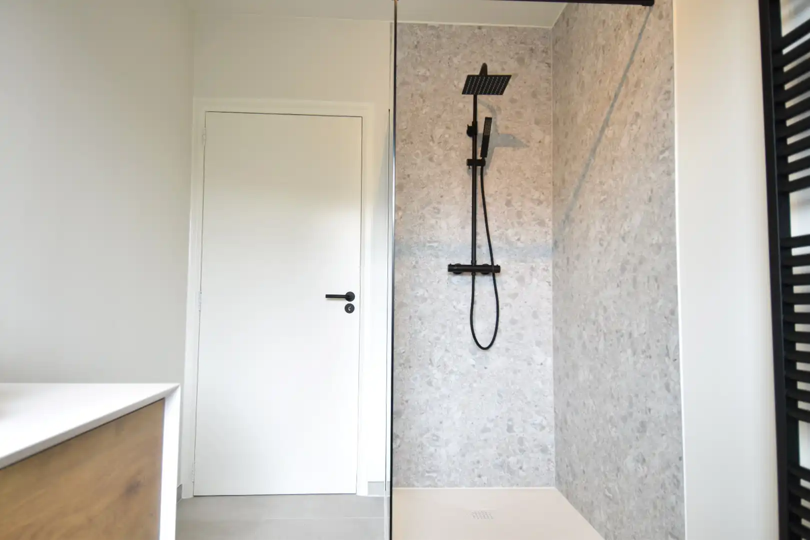 Instapklaar appartement met 2 ruime slaapkamers en balkon te Gullegem foto 6