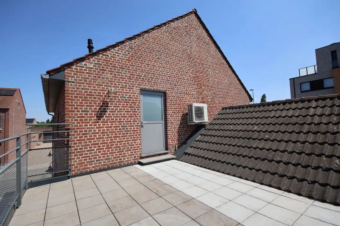 Appartement met 2 slaapkamers, dakterras en parkeer gelegenheid. foto 14