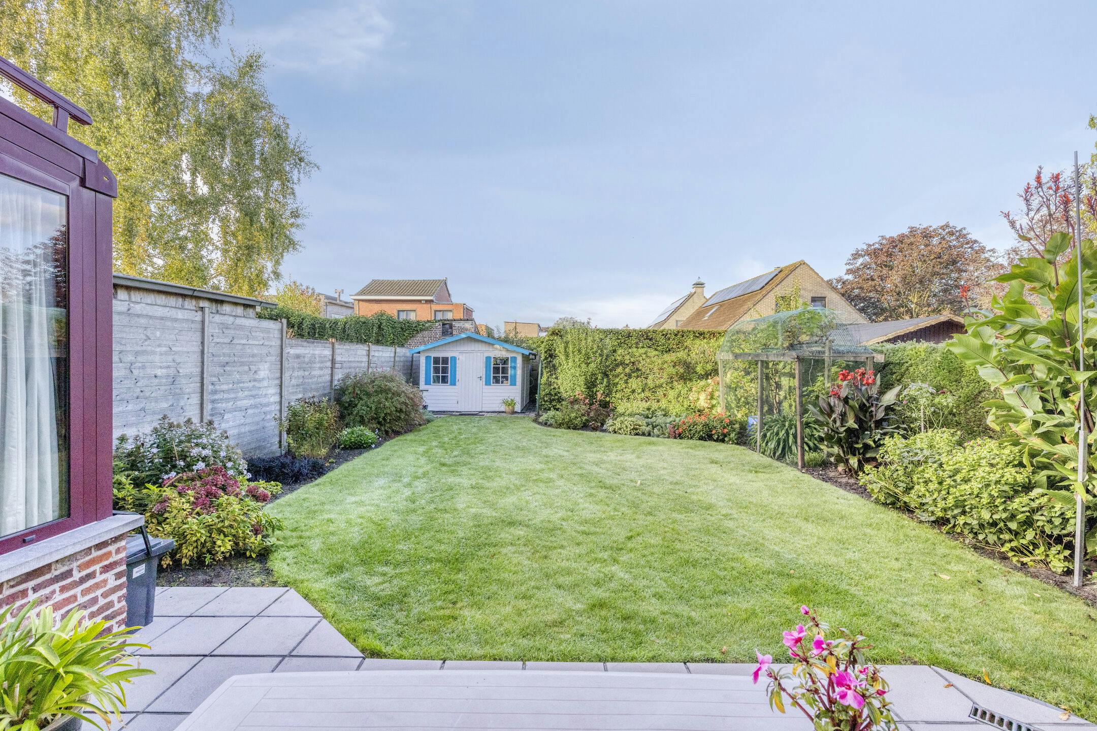 Ruime verzorgde gezinswoning in centrum Beveren foto 3