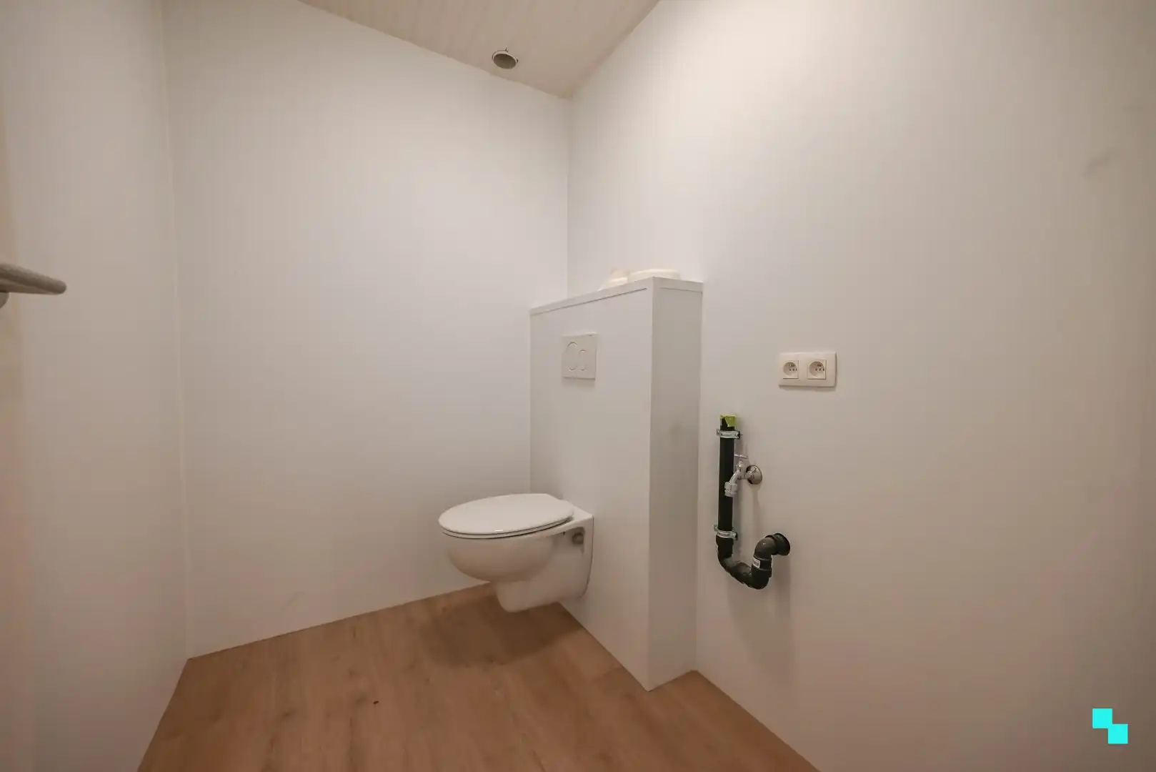 Gerenoveerde woning nabij centrum Izegem foto 17