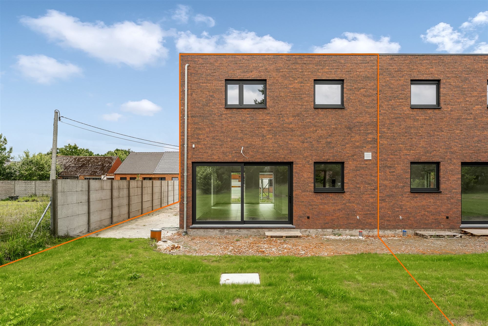 VOLLEDIG AFGEWERKTE NIEUWBOUWWONING IN DOODLOPENDE STRAAT foto 25