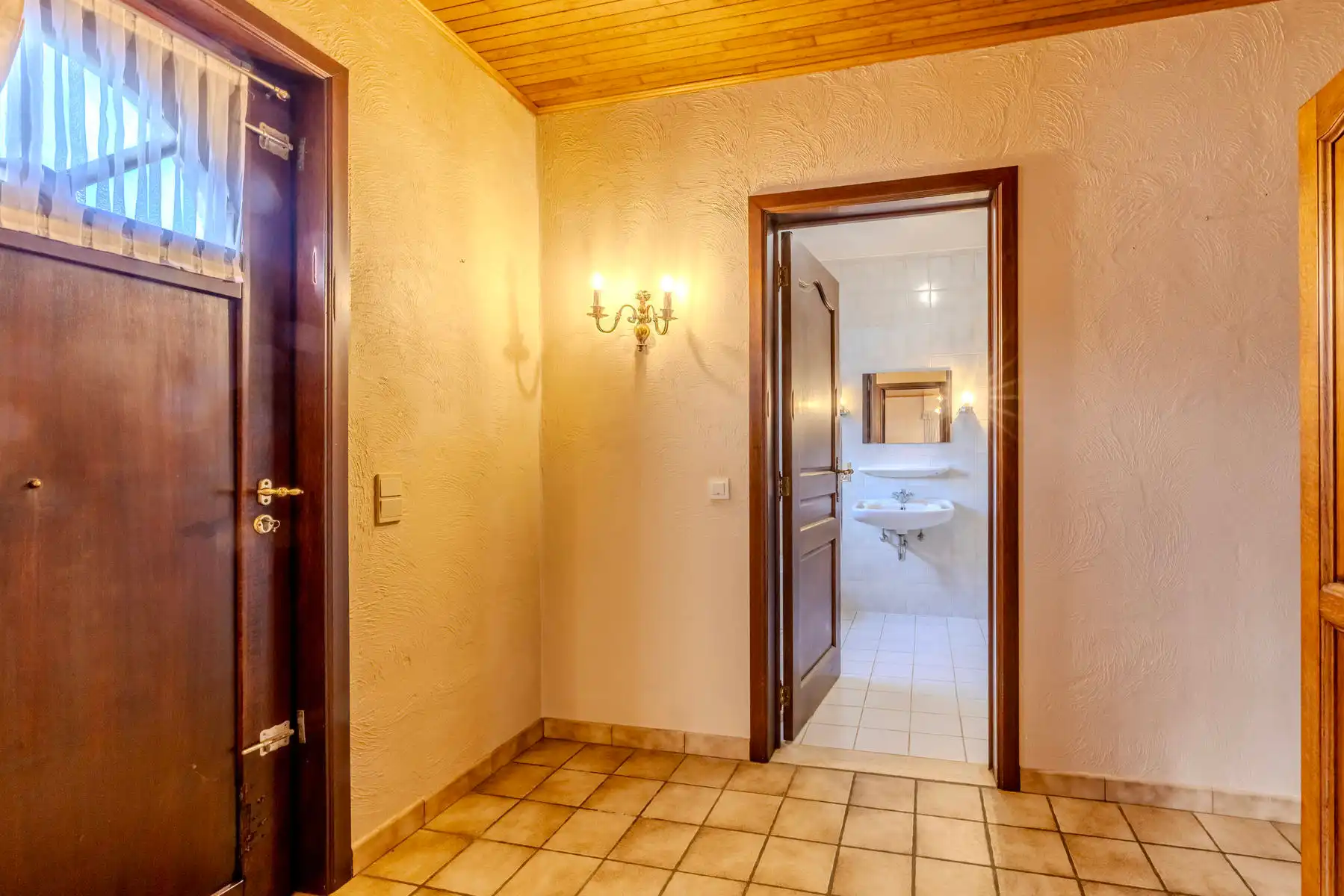 Open bebouwing met 3slpk, tuin en garage foto 3