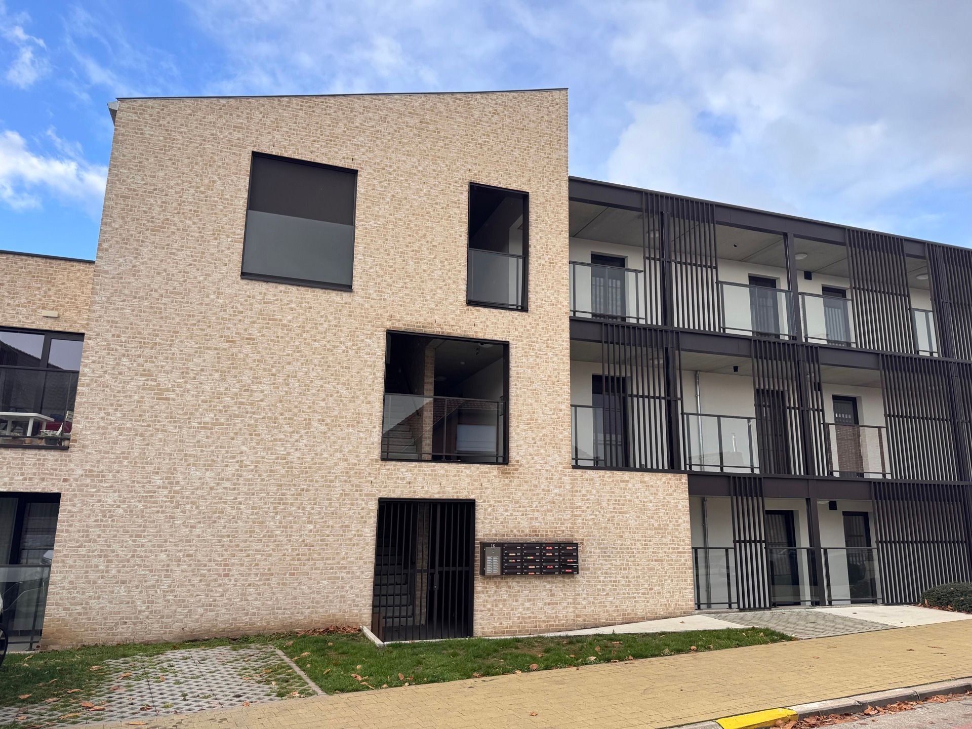 Energiezuinig gelijkvloers appartement met terras foto {{pictureIndex}}