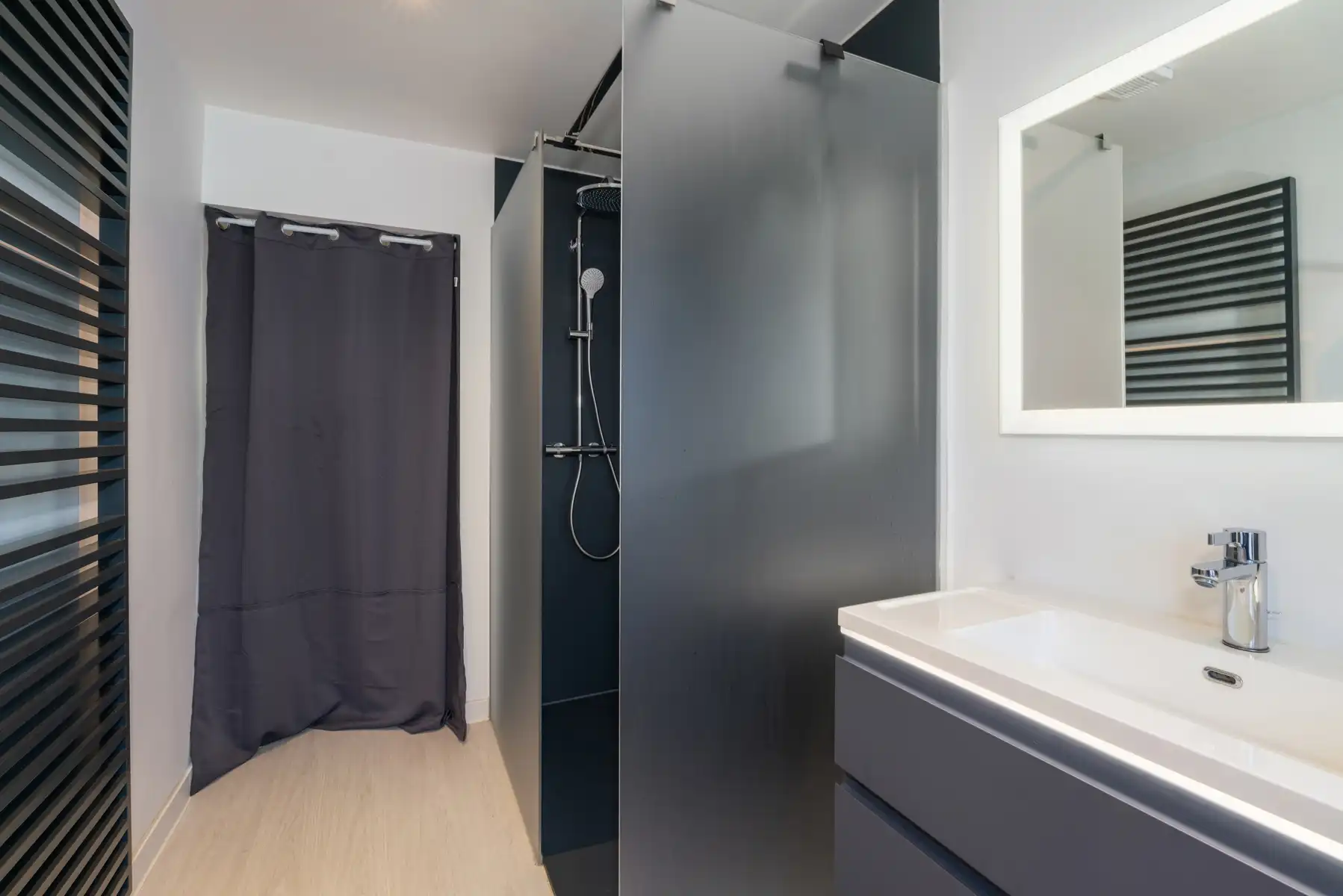 TE KOOP - deels gerenoveerde woning met 4 slaapkamers foto 12