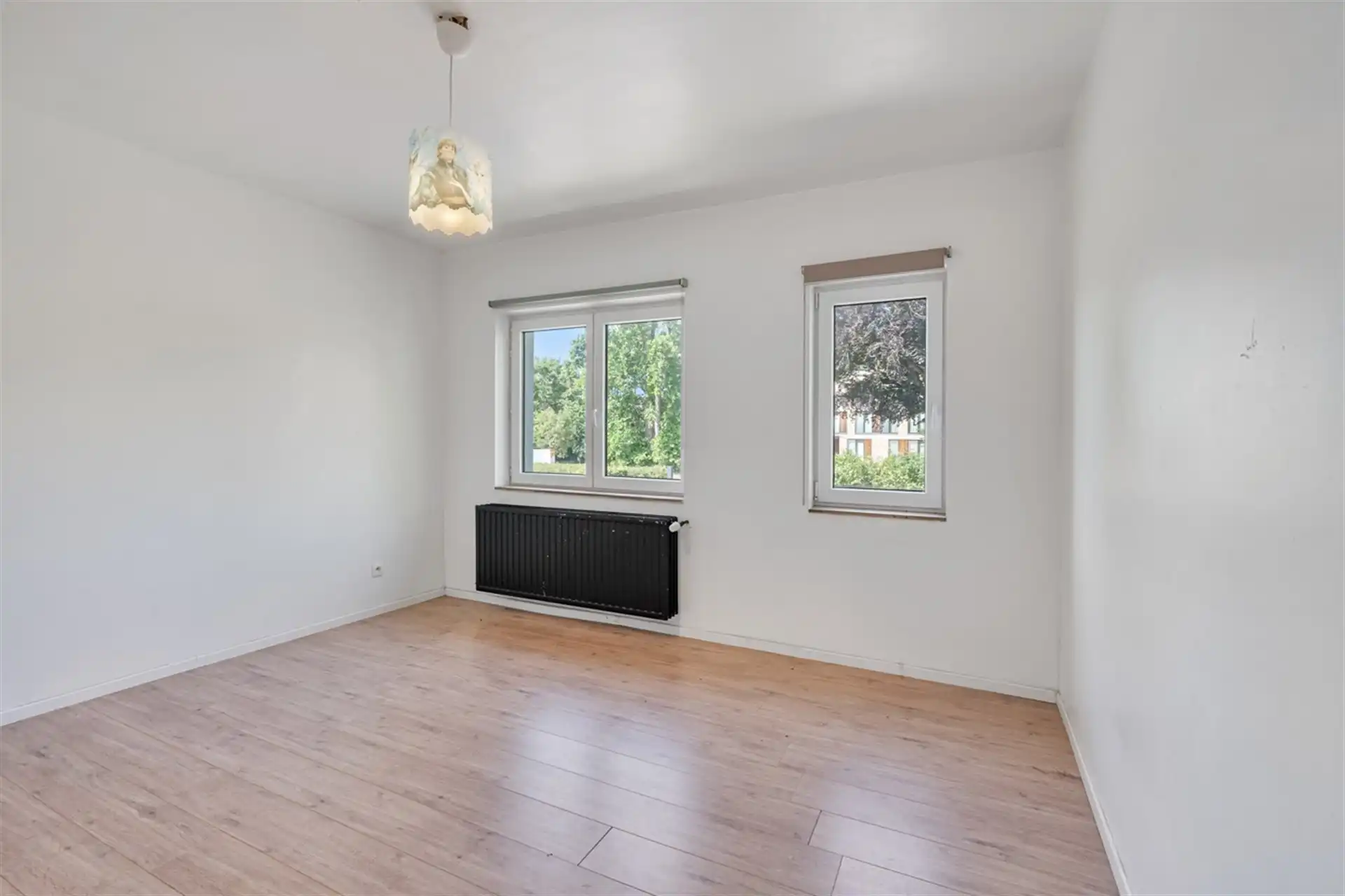 Prachtige HOB met vier slaapkamers, bureau en grote tuin foto 13