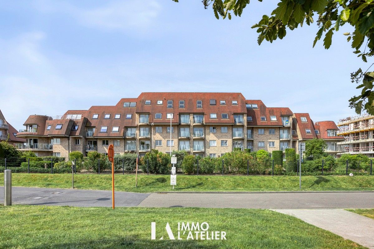 Hoofdfoto van de publicatie: Vernieuwd 1-slaapkamerappartement met groot terras te Nieuwpoort.