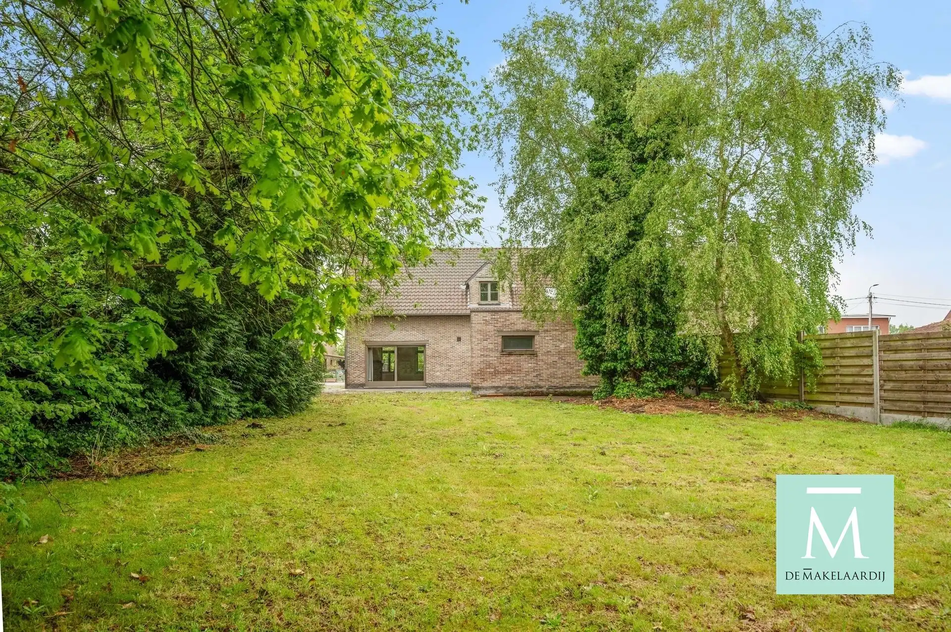 Ruime woning met 4 slaapkamers, garage en diepe tuin op toplocatie! foto 16