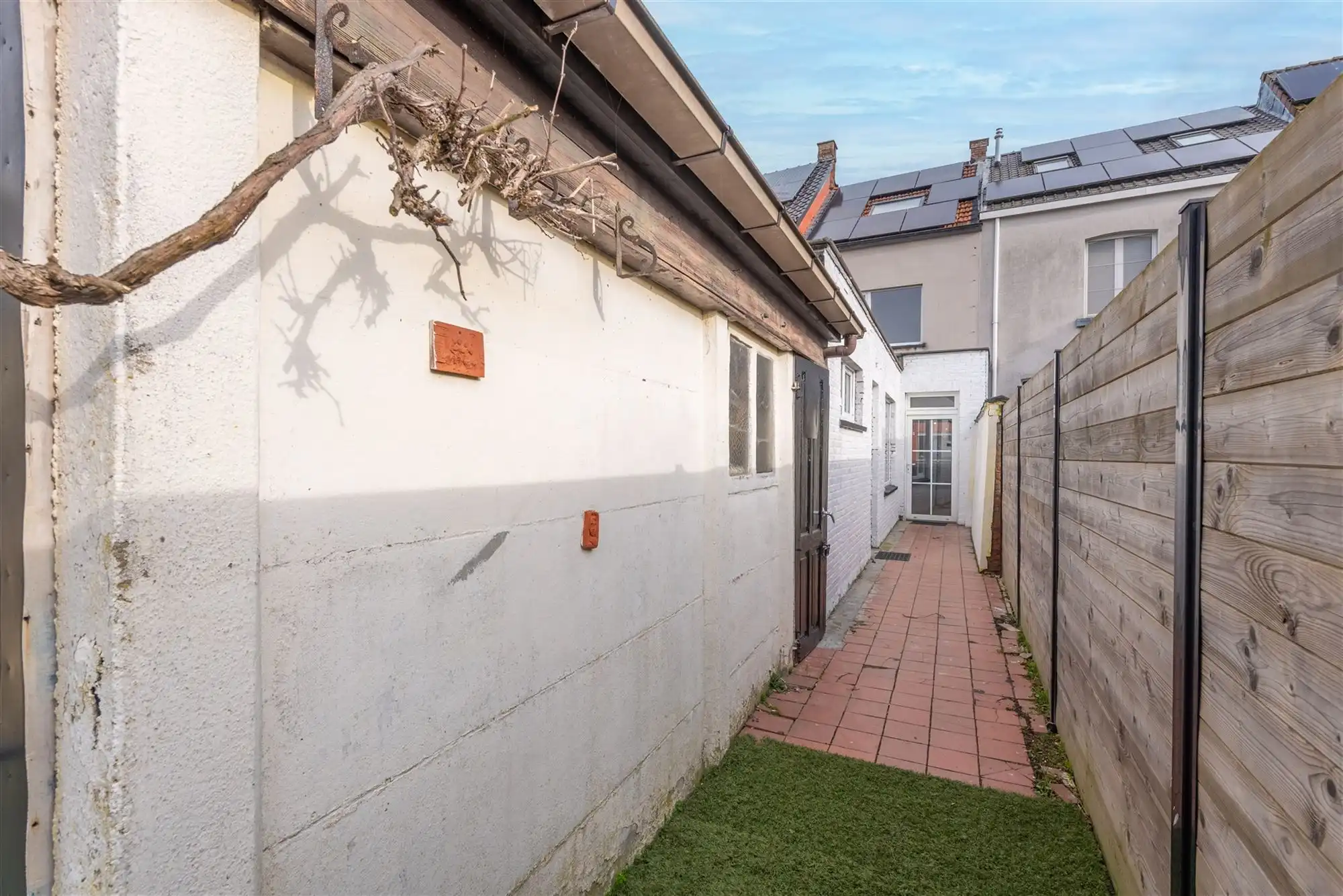 Gerenoveerde ruime gezinswoning met 4 slpks foto 19