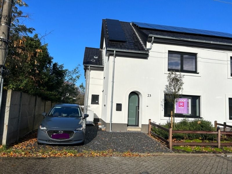 Prachtig gerenoveerde én energiezuinige woning (zonnepanelen en warmtepomp)  met 3 slpk ! foto 2