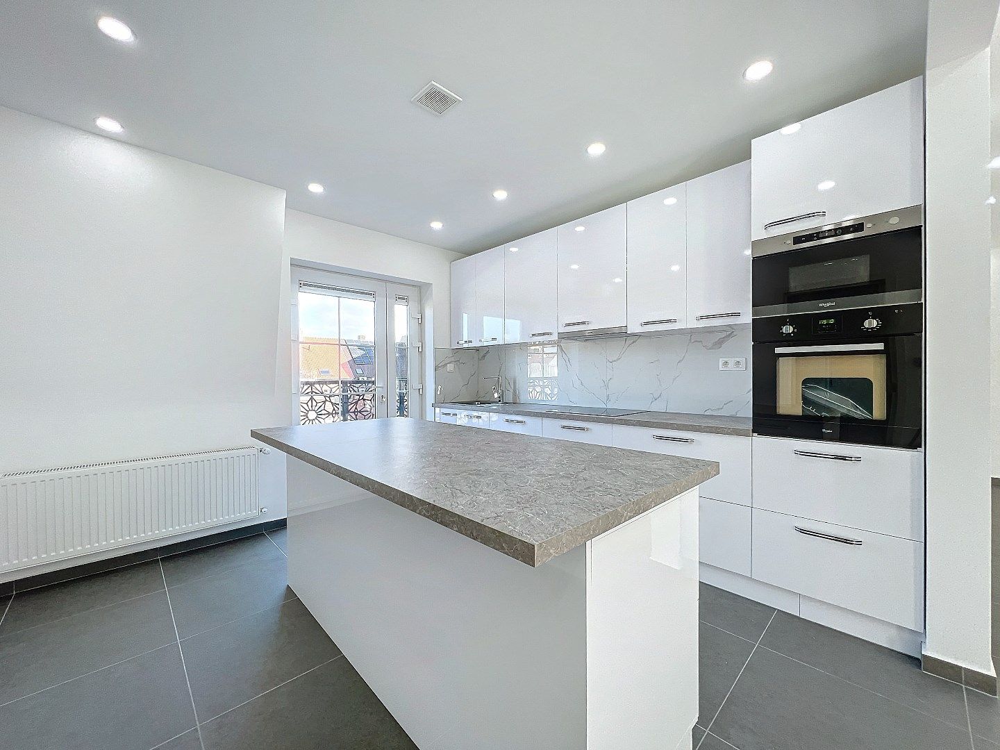 Gerenoveerde duplex appartement te Nieuwpoort stad! foto 3
