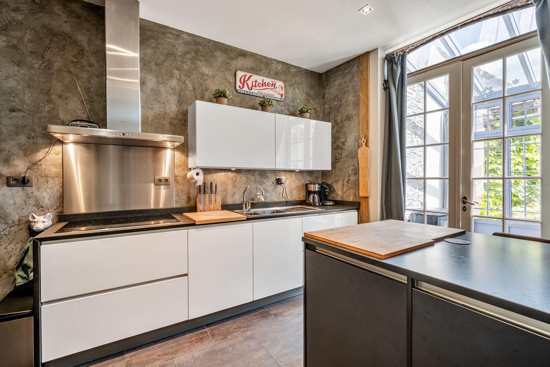 Karaktervolle woning te koop met 5 slaapkamers foto 9