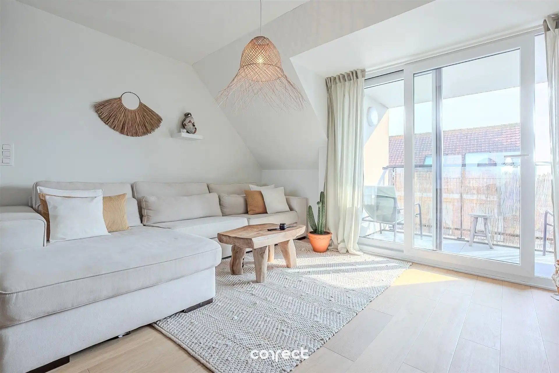 Instapklaar prachtig duplex-app met terras en 2 slaapkamers foto 2